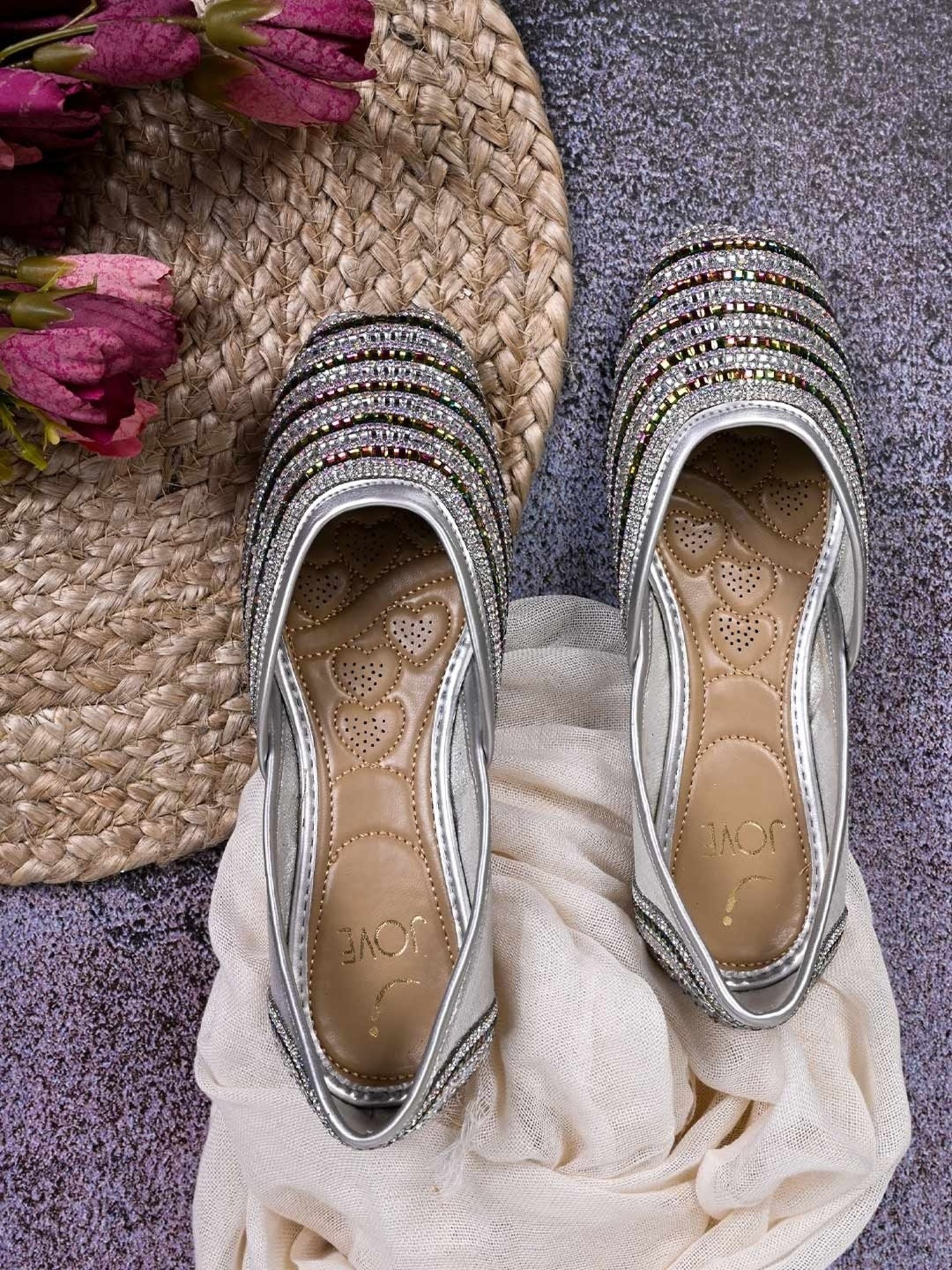 Jove Women's Silver Ethnic Juttis