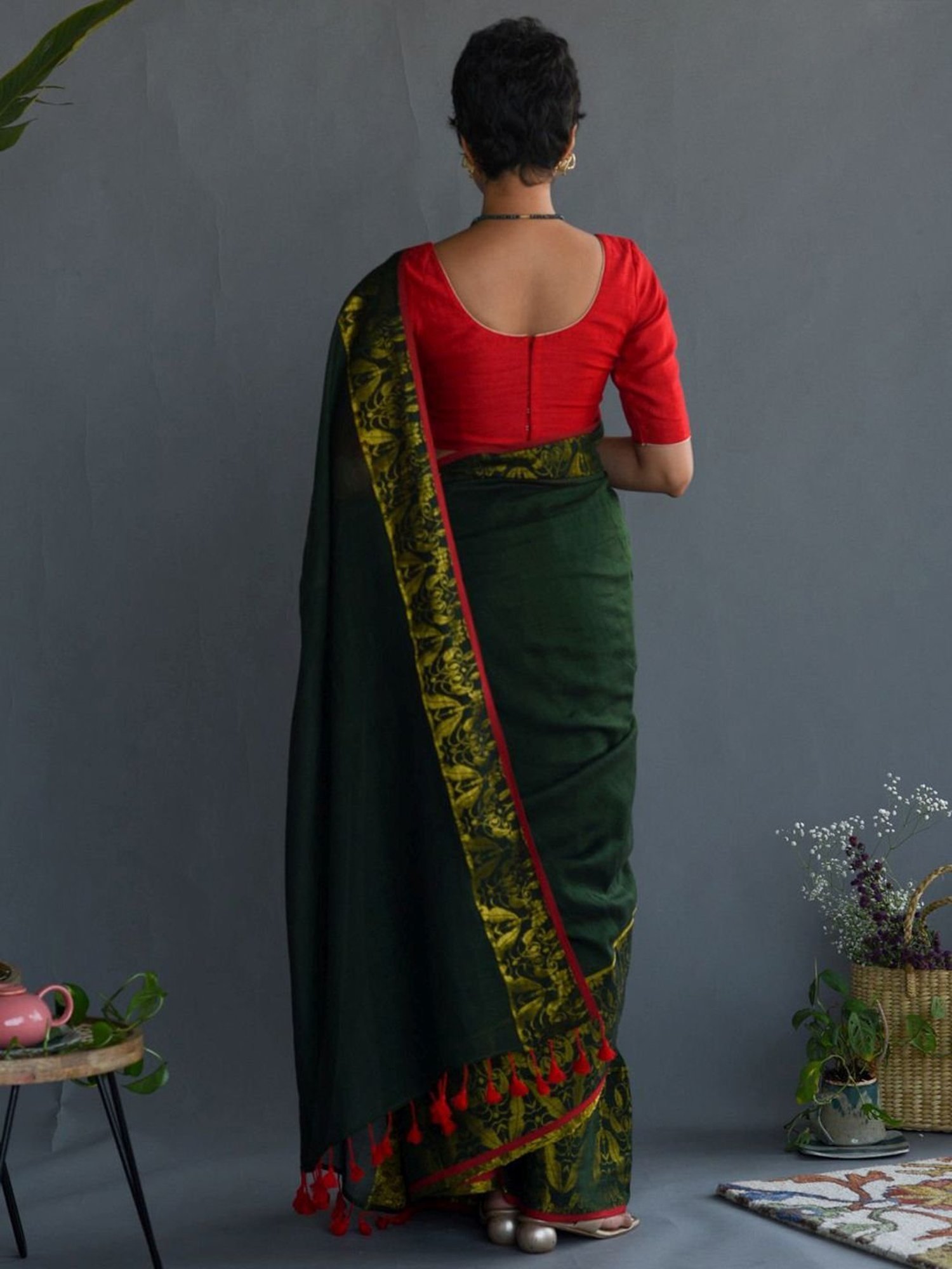 Suta Green Cotton Woven Saree Without Blouse