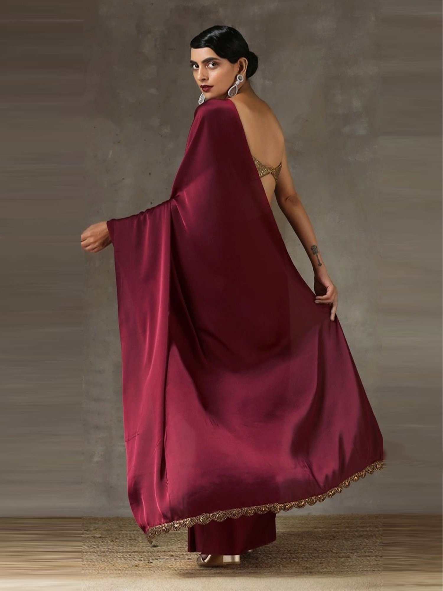 Swtantra Maroon Plain Saree