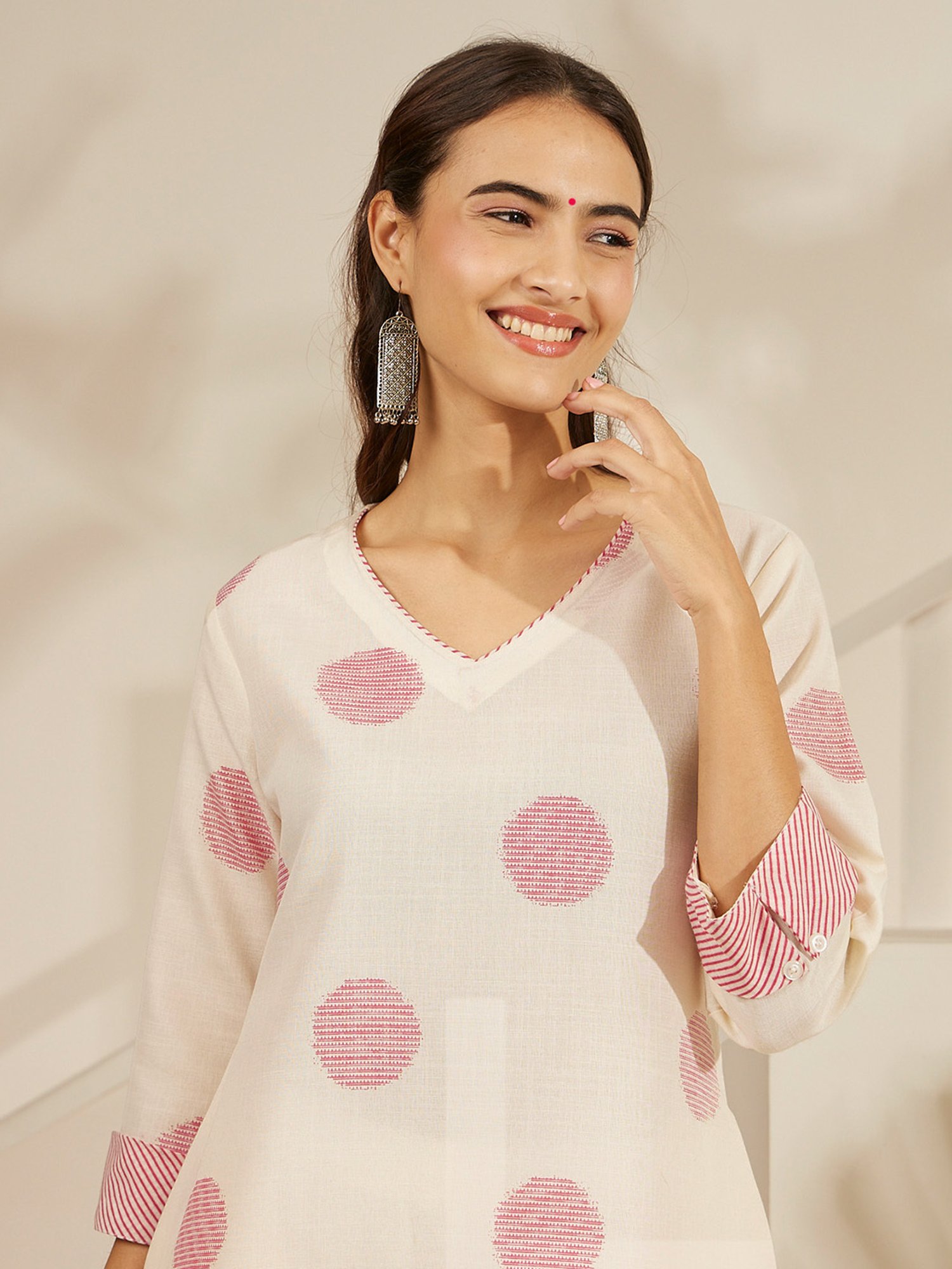 Daali Cream Poly Linen Slub V Neck 3/4 Sleeves Summery Whites Kurta with Two Pockets