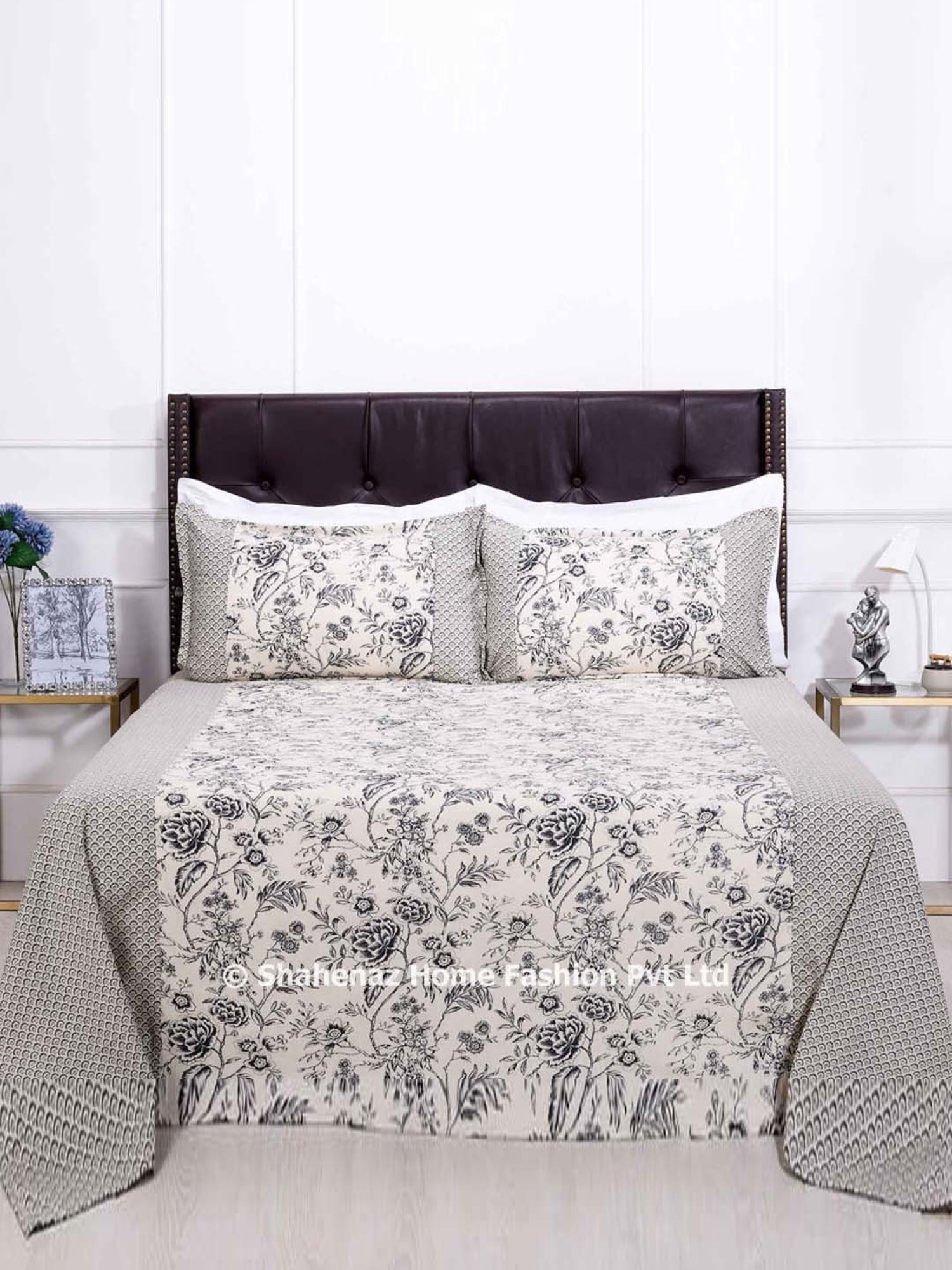 Shahenaz Grey 120 TC Cotton Vintage Damask Luxury Double Bedsheet with 2 Pillow Covers