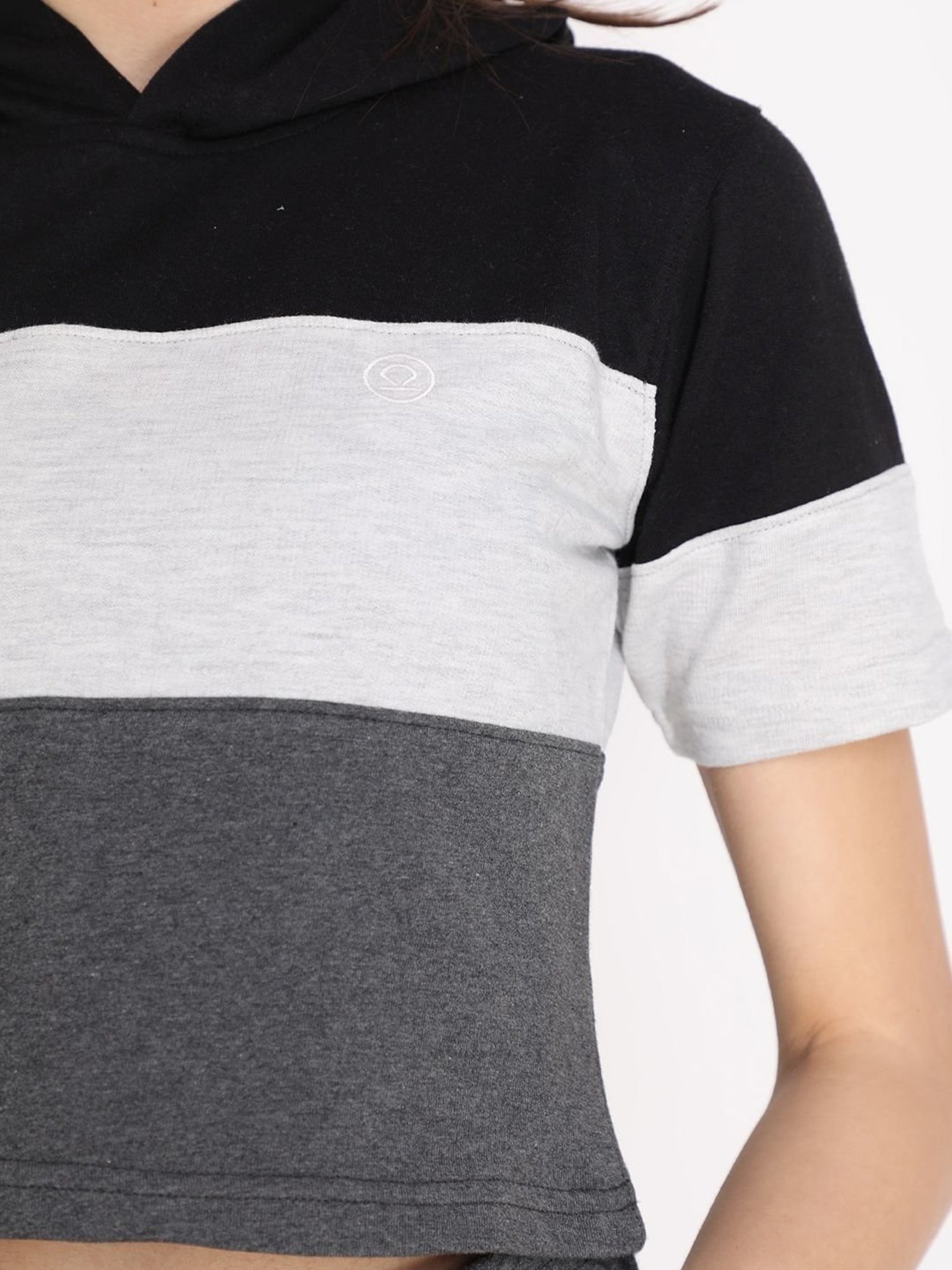 Chkokko Black & Grey Color Block Sports Crop Top