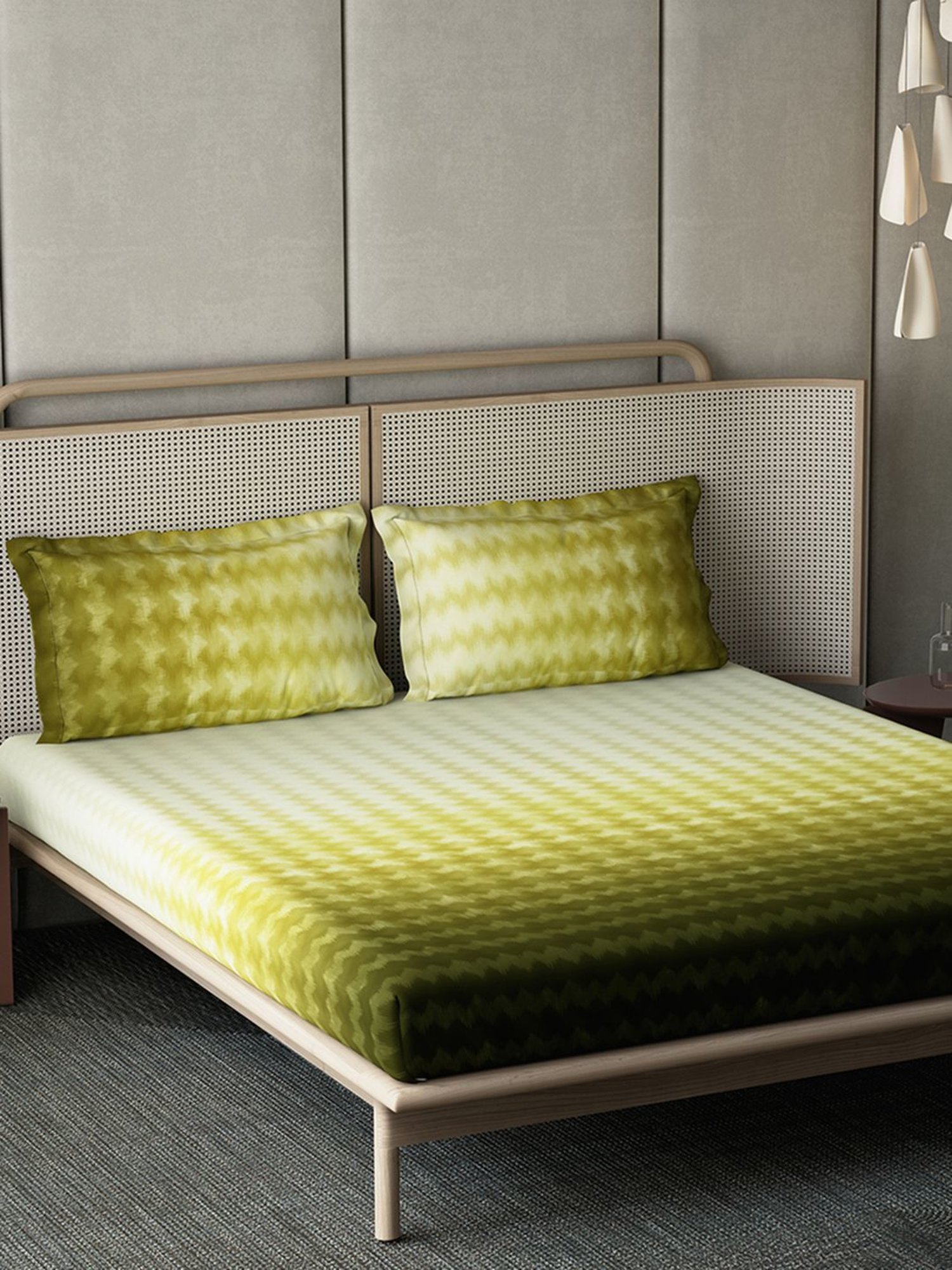 DDecor Abstract Green 210 TC Cotton King Bed Sheet With 2 Pillow Covers