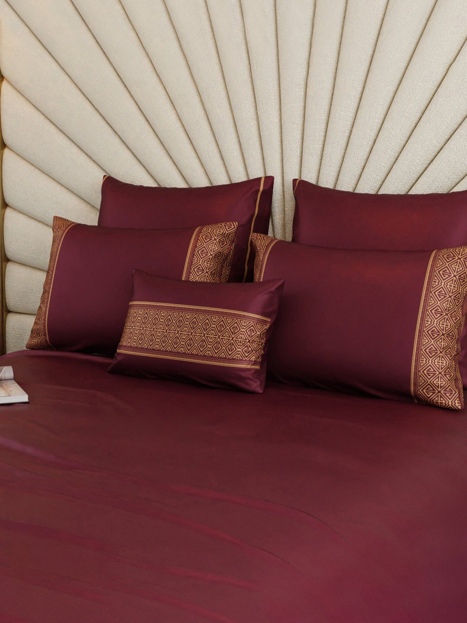 Stoa Paris Majesty Merlot Wine 300 TC Polyester Super king Crown of Versailles Bedding Set