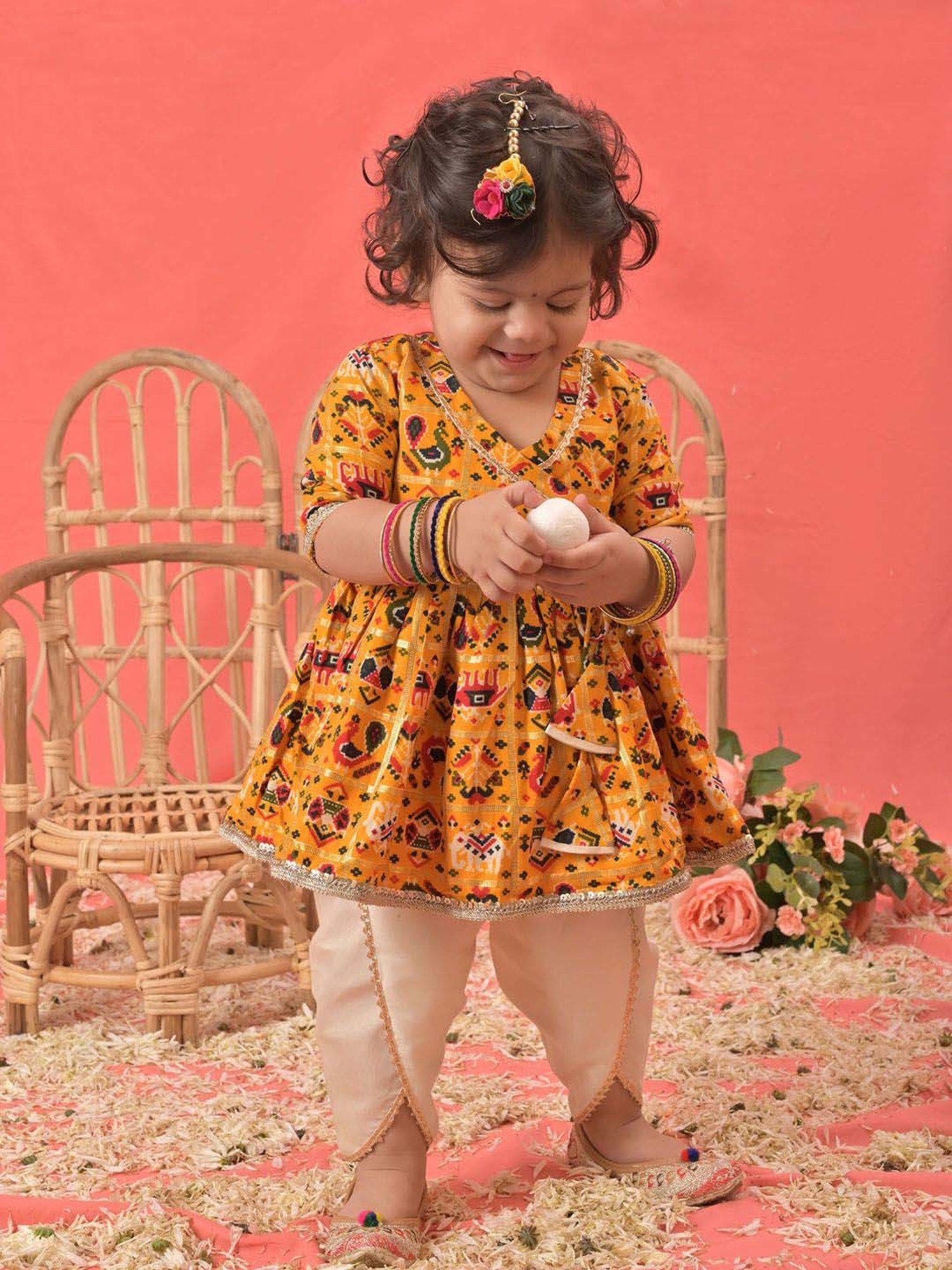 VASTRAMAY Girls Yellow Printed Clothing Sets