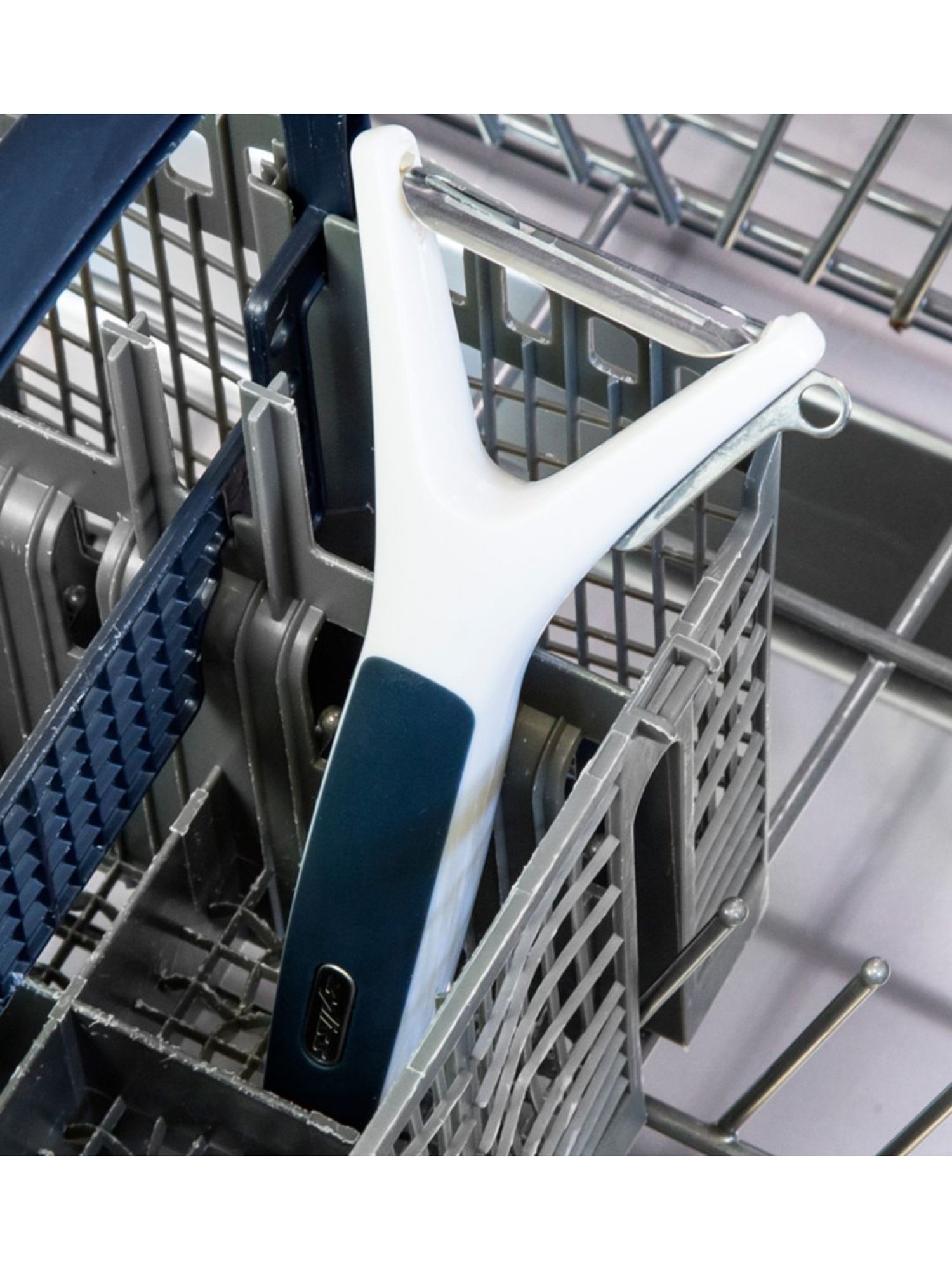 Zyliss White & Silver Plastic Peeler - Set of 1