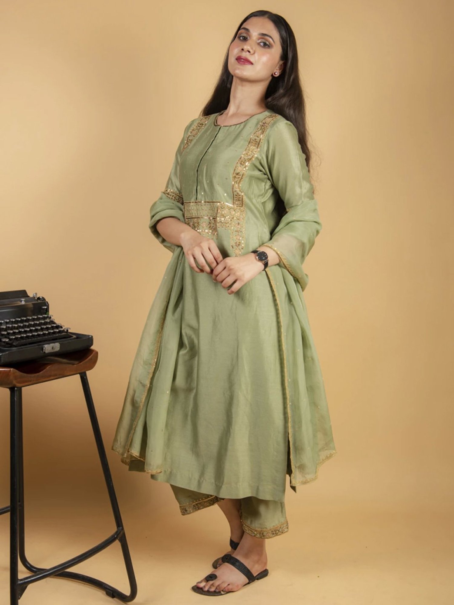 Ikshita Choudhary Green Zardosi Chanderi Silk Embellished Straight Kurta