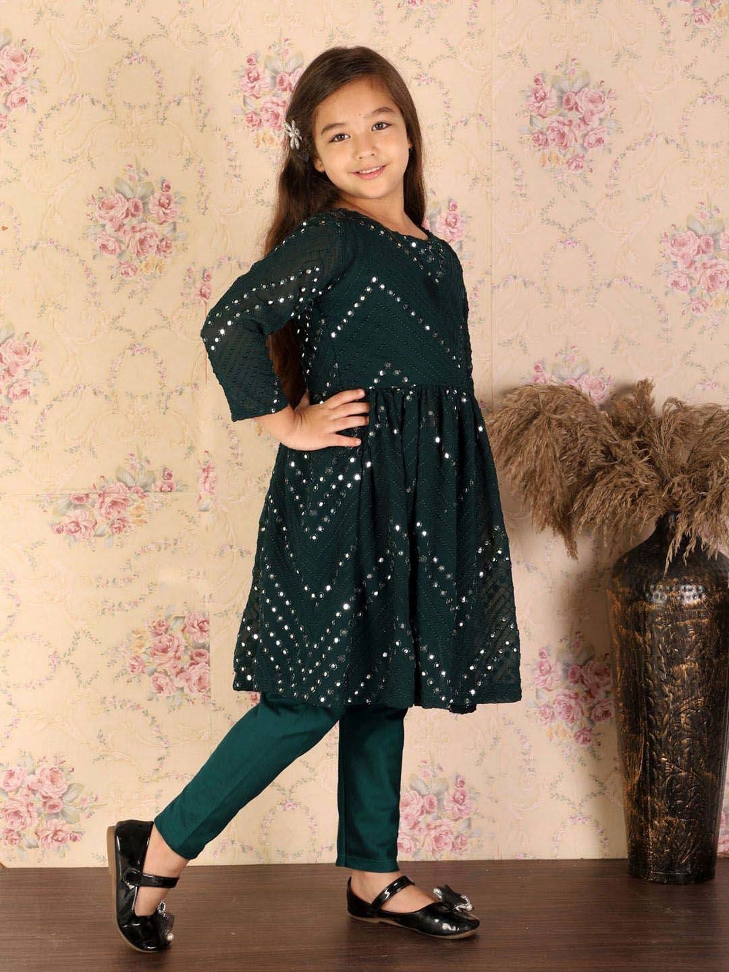 VASTRAMAY Girls Green Embroidery Clothing Sets