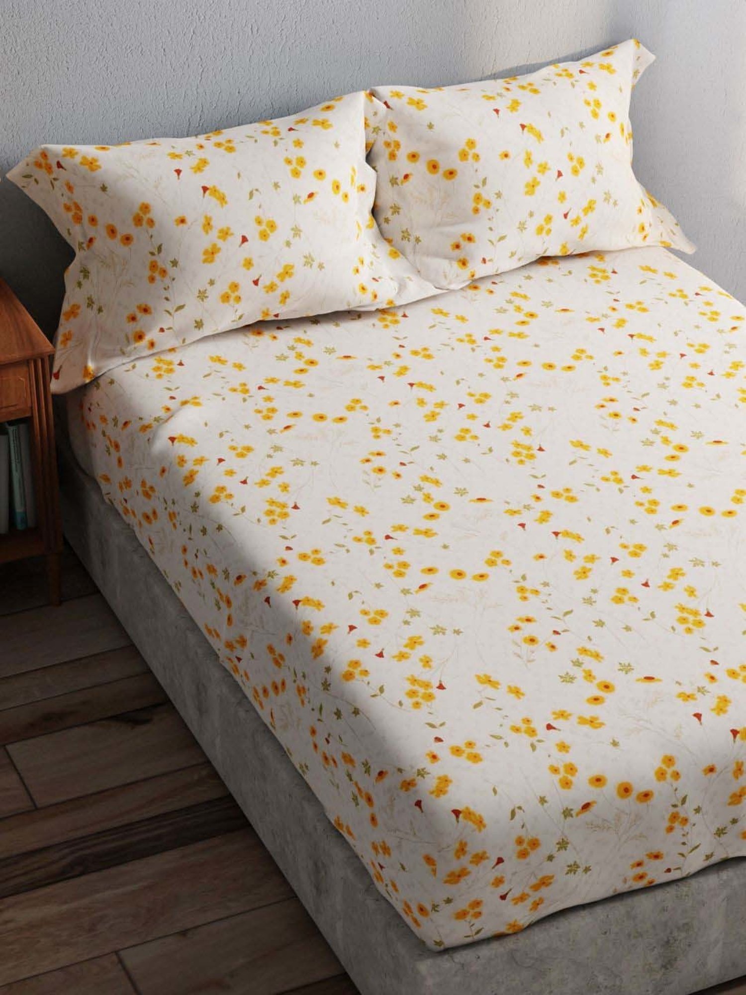 Bianca Amolina Ivory & Yellow 135 TC Cotton Double Bedsheet with 2 Pillow Covers