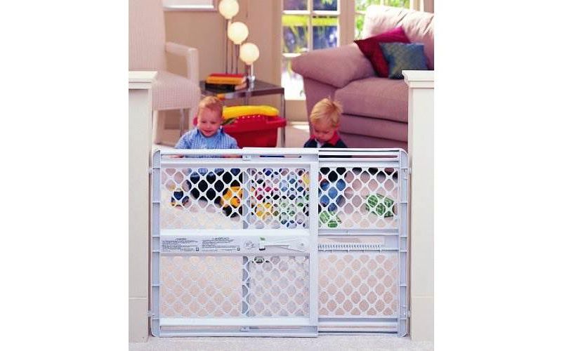Toddleroo by North States III Classic Baby and Child Safety Pet Gate, 26" Tall