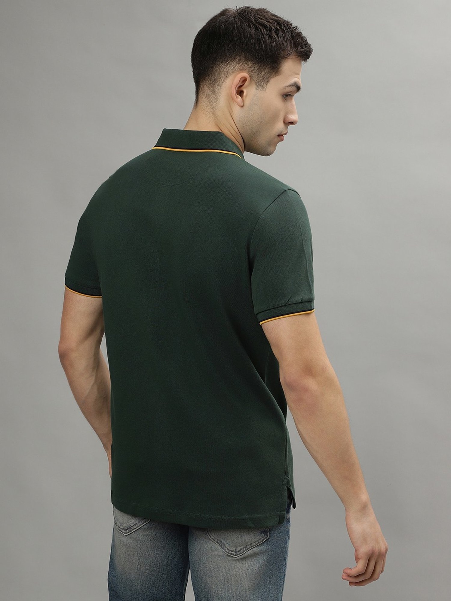 Iconic Men Colourblocked Regular Fit Cotton T-shirt