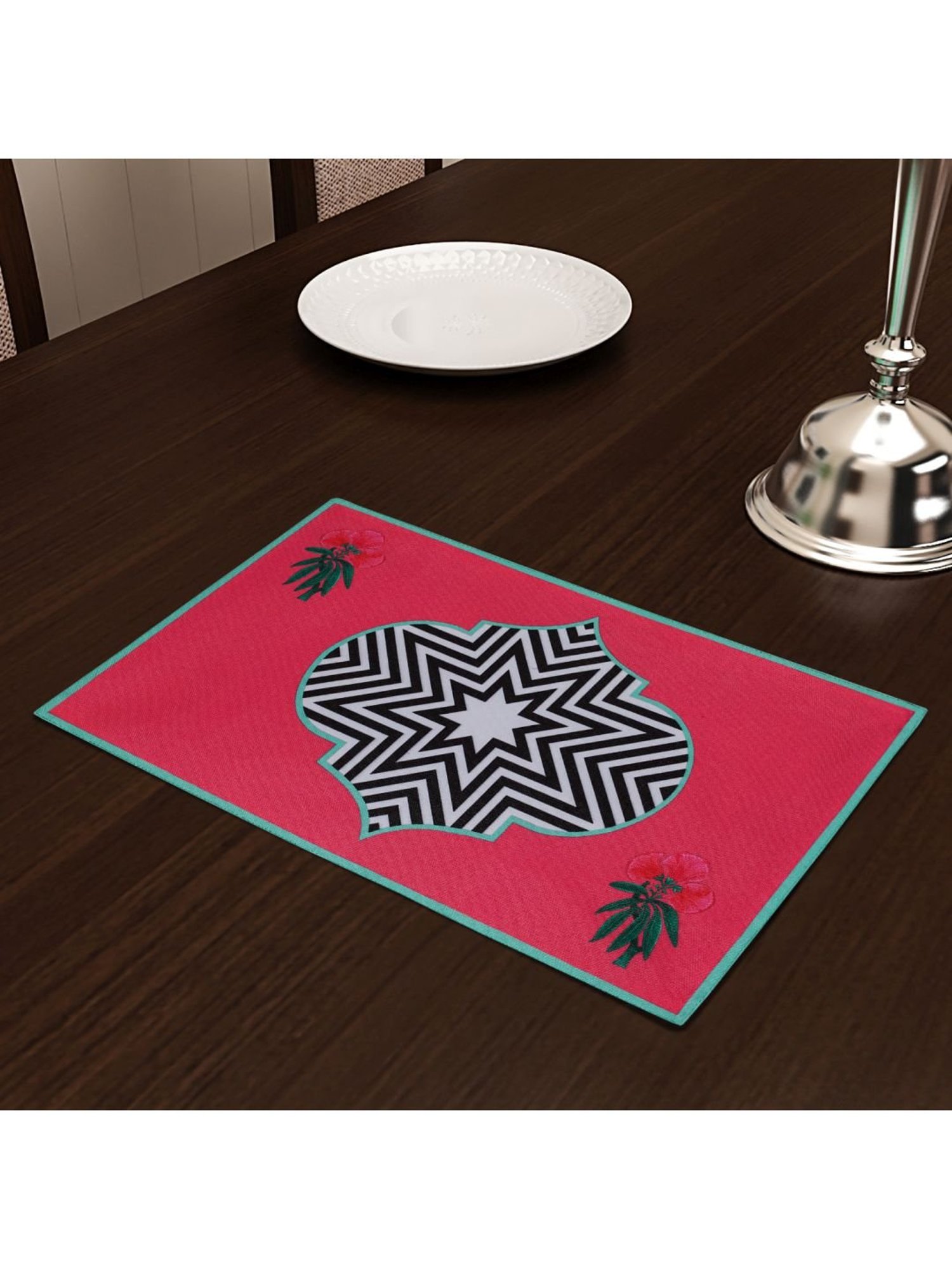 Table Runner with 4ct Placemats - Bullseye's Playground™