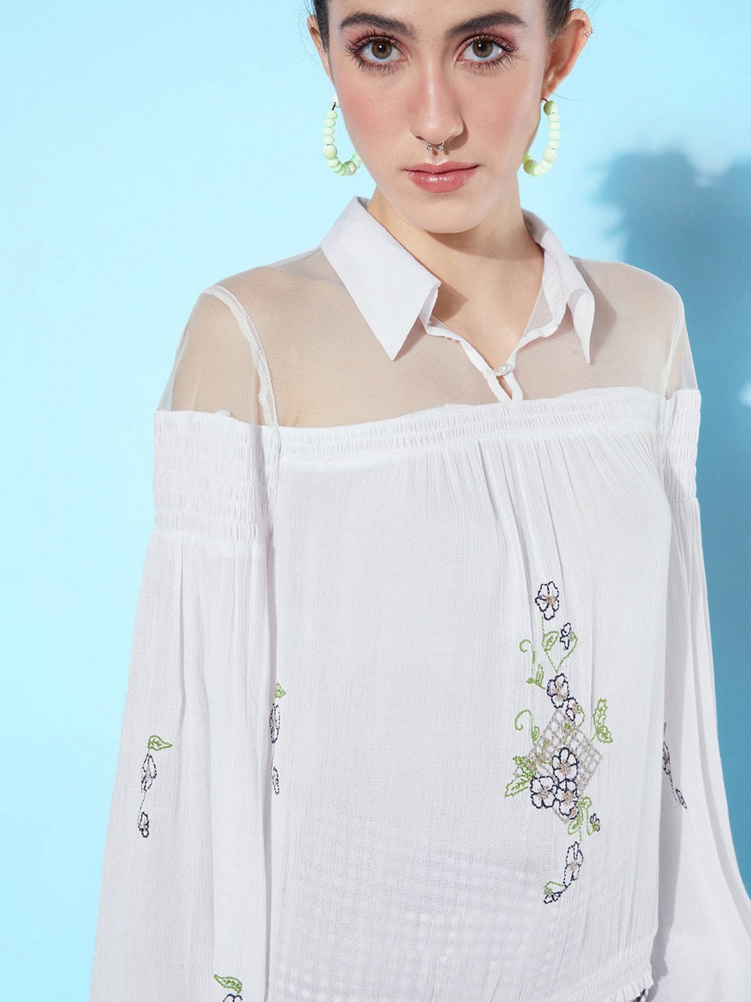 QUIERO White Embroidered Top