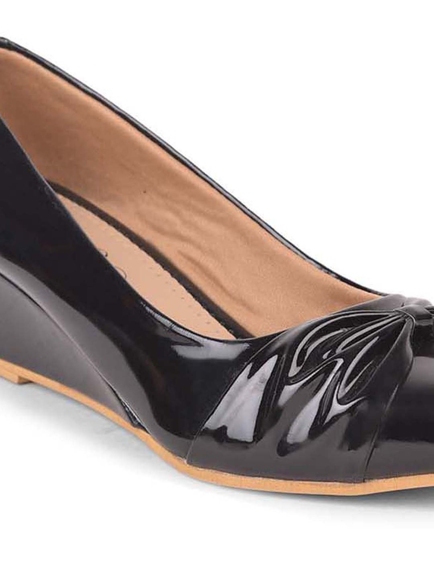 Salario Women's Black Wedge Pumps