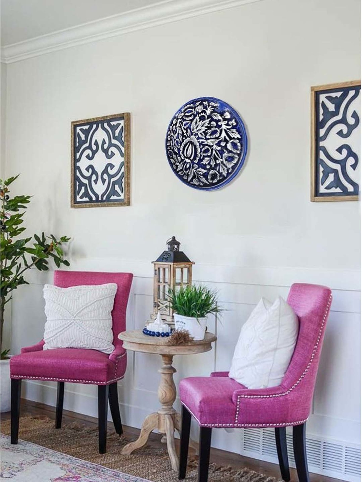 Artisans Rose Blue & White Decorative Wall Plates - Set of 2