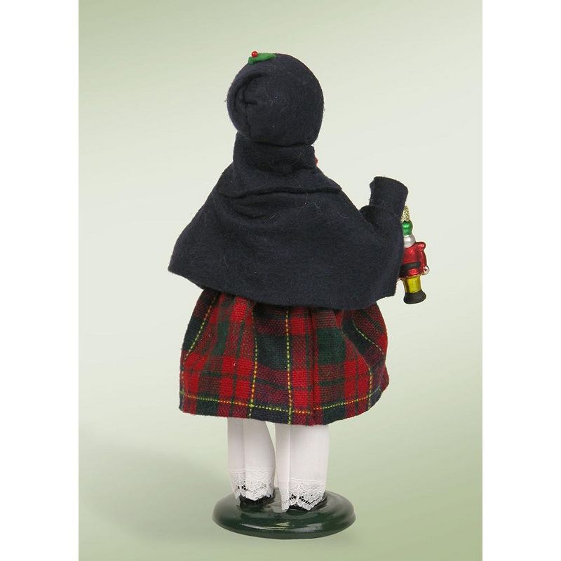 Byers Choice 9.5" Festive Seasons Market Family Girl Selling Glass Ornaments Christmas Figure