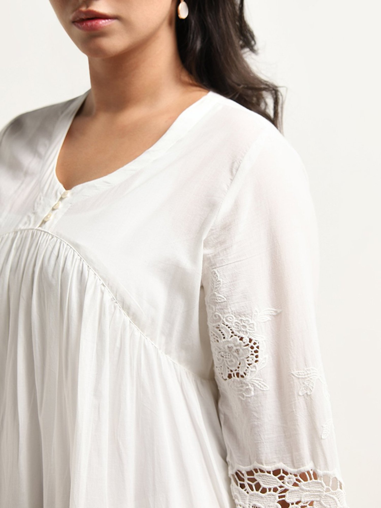 Diza by Westside White Floral Embroidered Fit-and-Flare Cotton Kurta