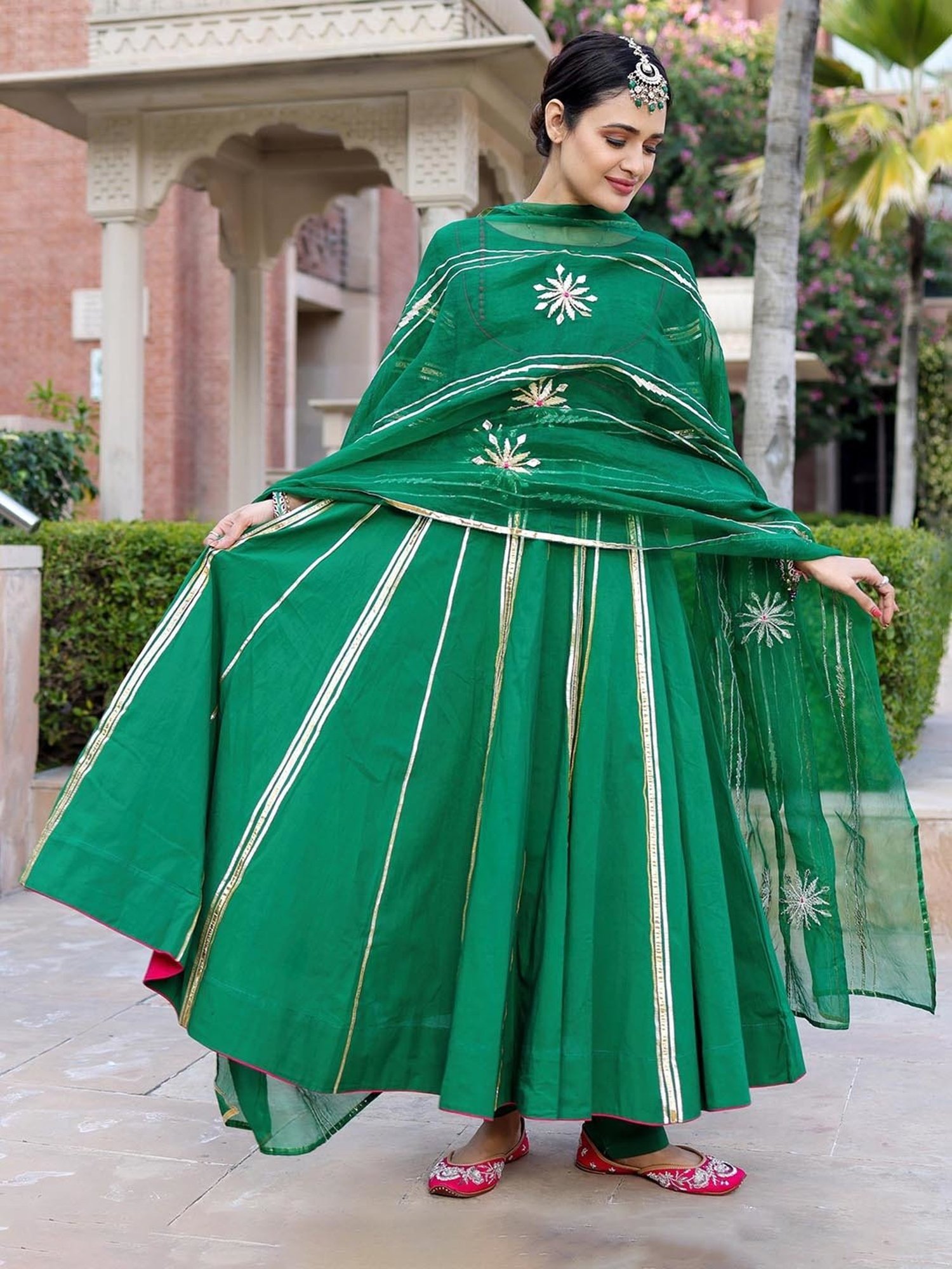 AACHHO Golf Green Gotapatti Suit Set