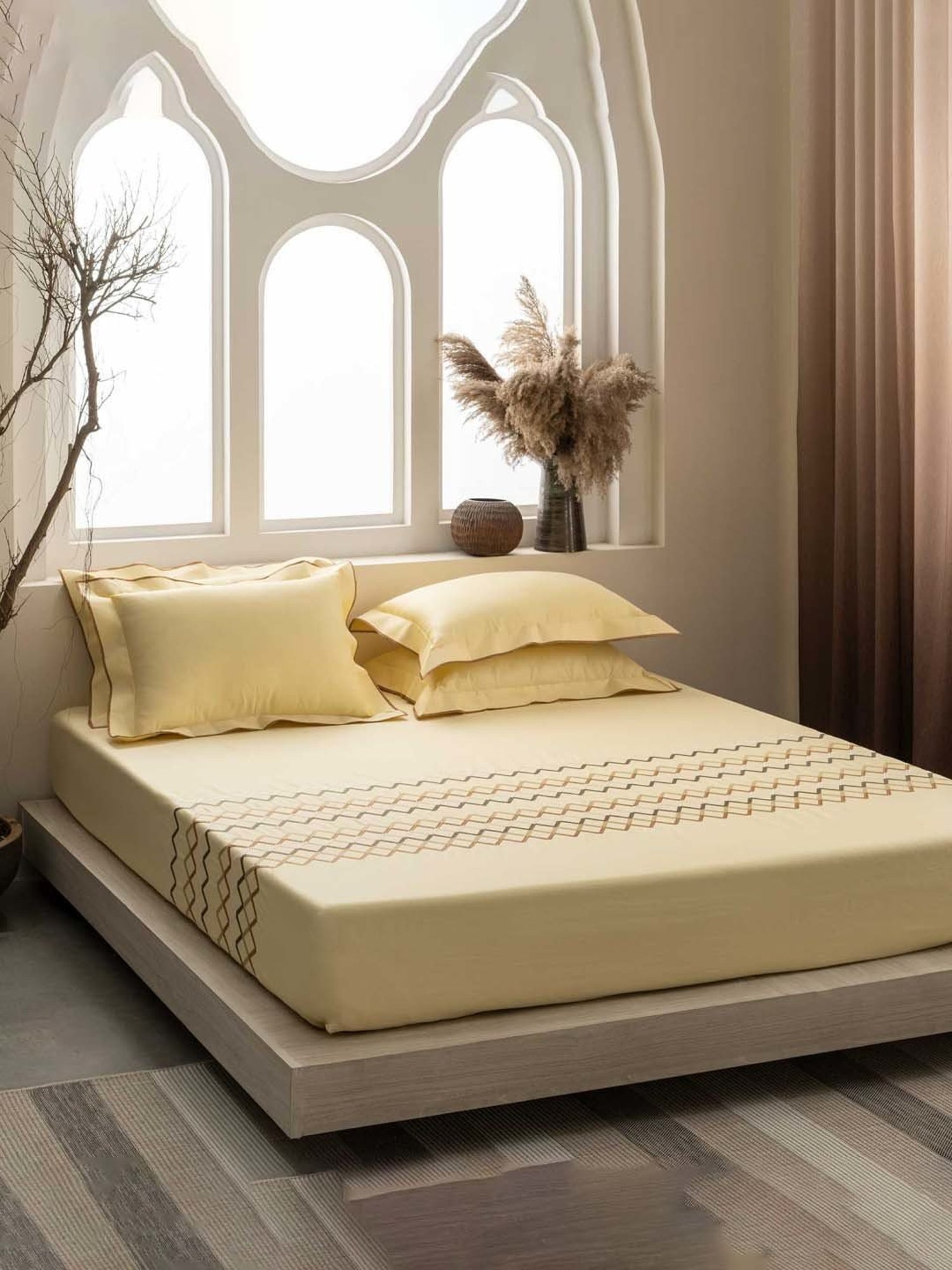 DDECOR Live Beautiful Excellence IX Yellow Cotton 210 TC King Bedsheet with 2 Pillow Covers