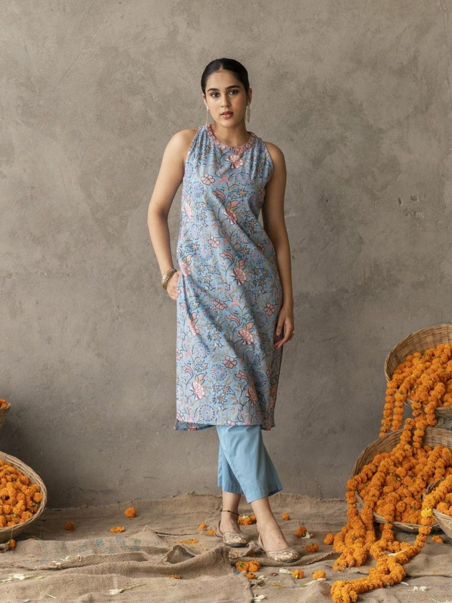Akiso Reet Blue Block Printed And Embroidery Detailed Straight Fit Sleevless Kurta With Pants Set