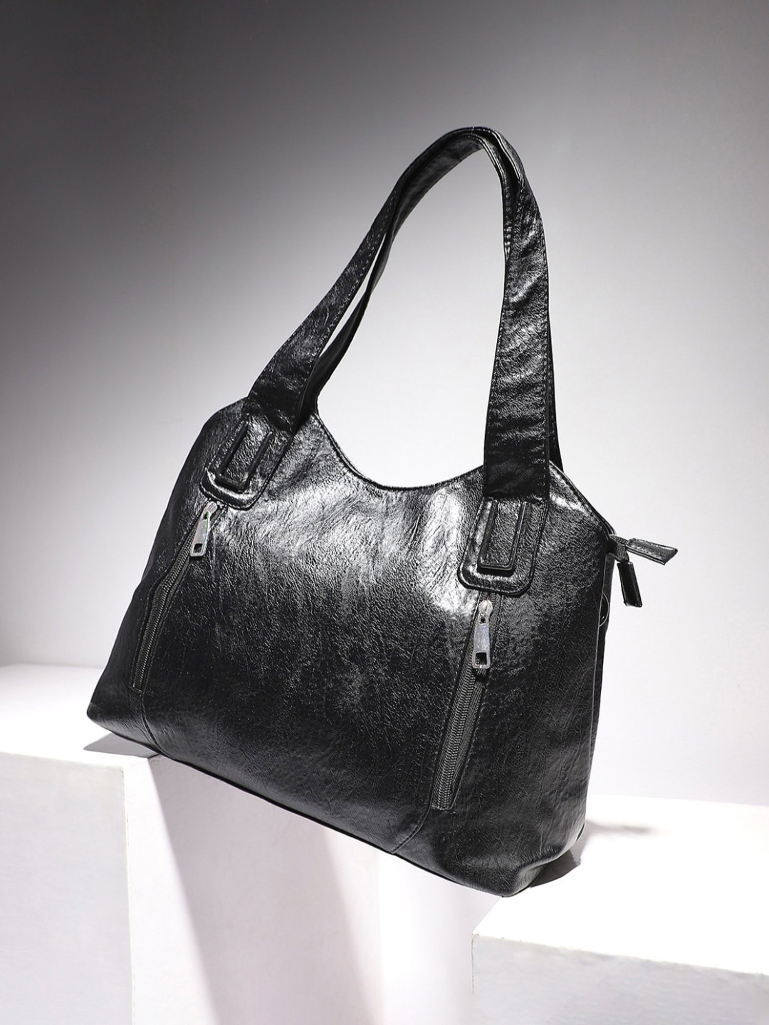 HauteSauce Black Medium Leather Handheld Handbag