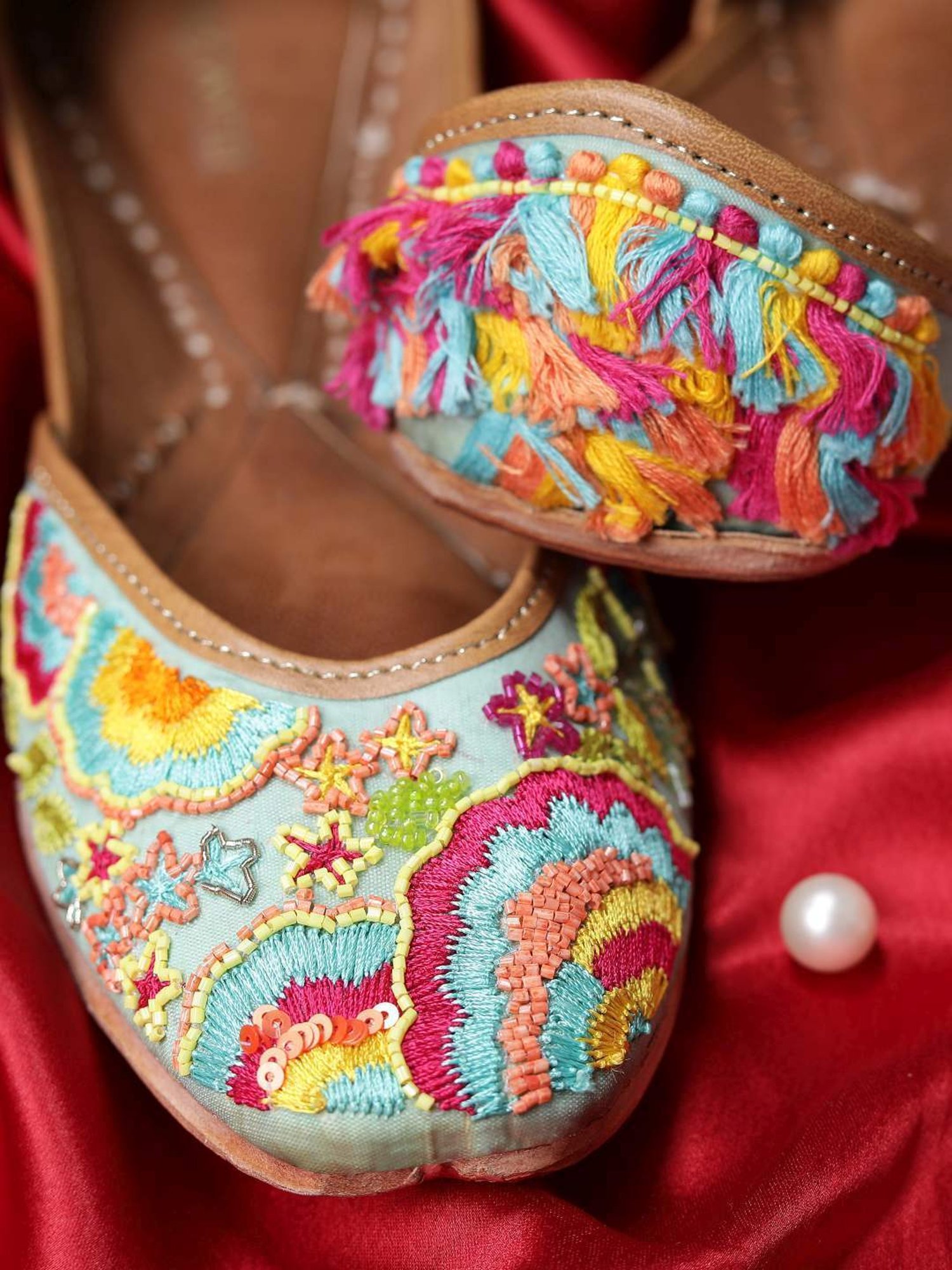 Glam Story Women's Multicolor Ethnic Juttis