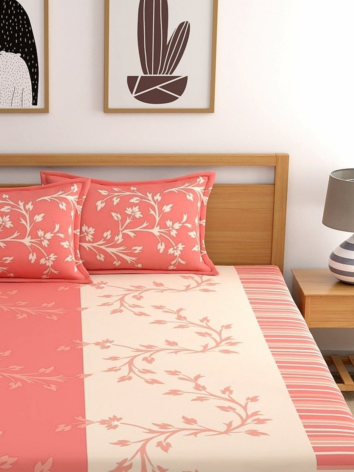 Dreamscape Floral Peach 140 TC Cotton King Bed Sheet with 2 Pillow Covers