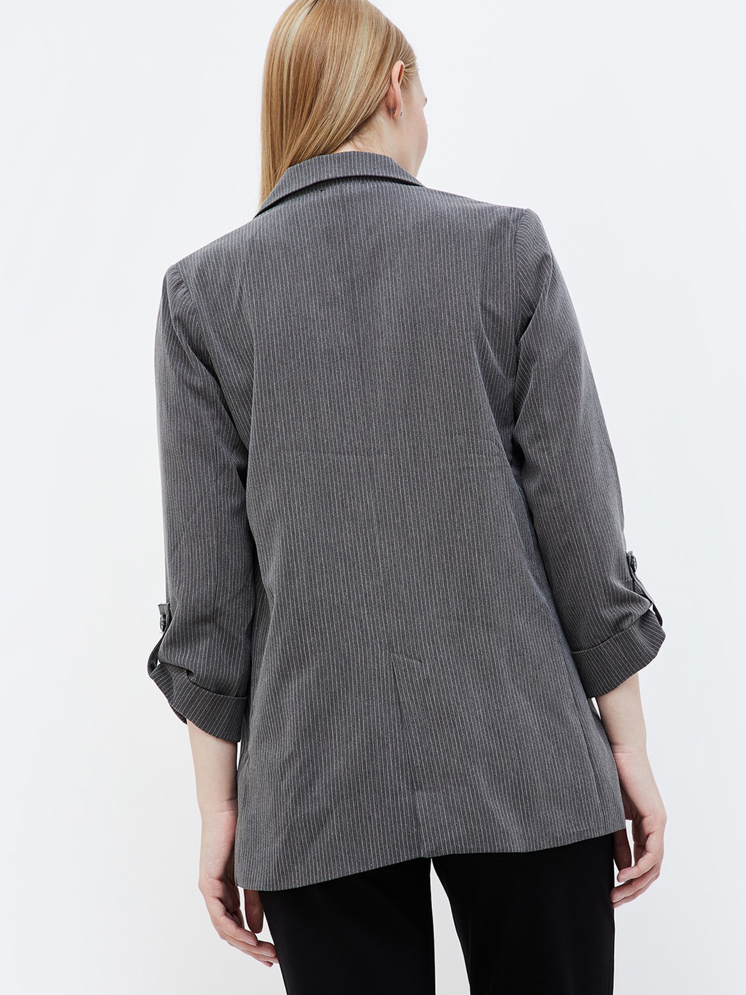 Akkriti by Pantaloons Off-White Self Pattern Shrug