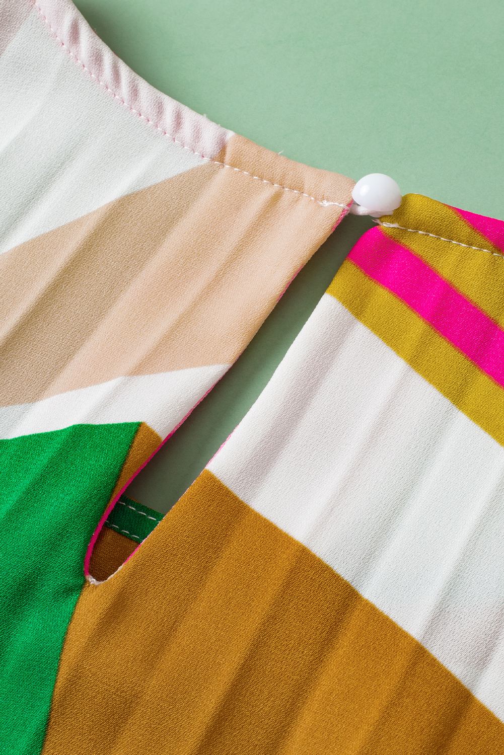 Multicolor Boho Geometric Print Keyhole Back Pleated Sleeveless Shirt