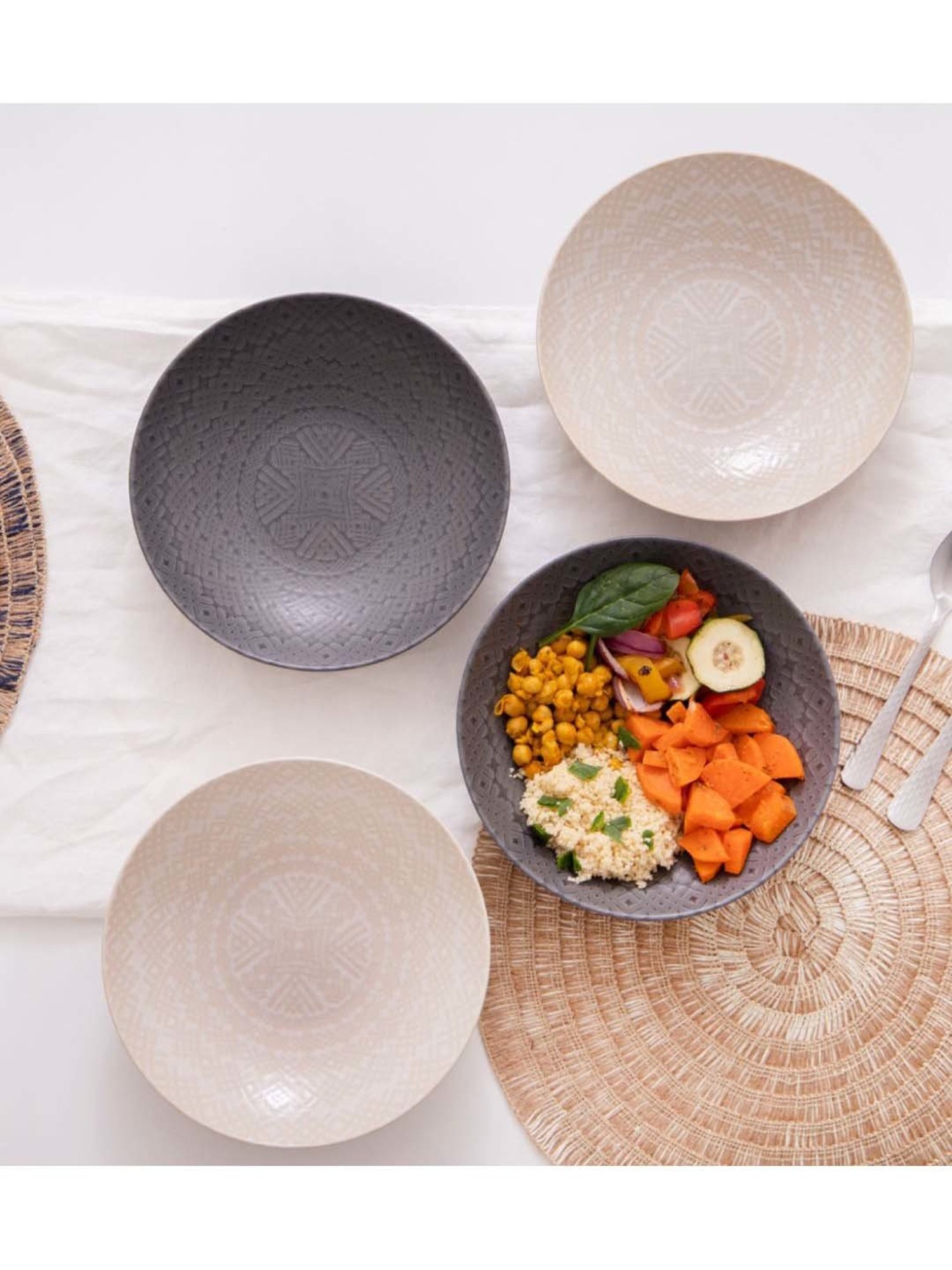 KitchenCraft Embossed Black & Cream Stoneware 22 cm Coupe Bowl - Set of 4