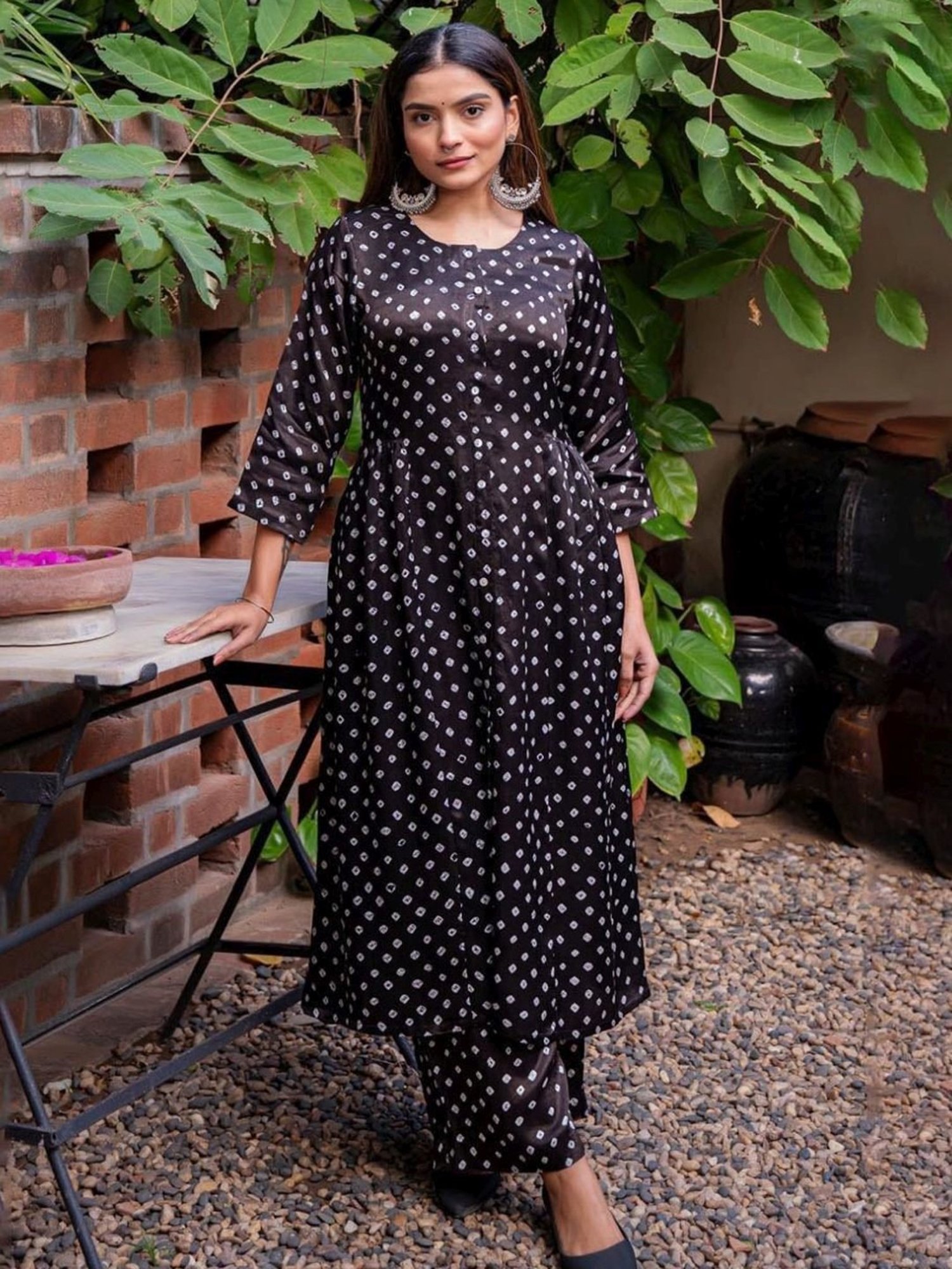 Eeshva India Black Rangaa Re Bandhani Kurta with Pants In Silk