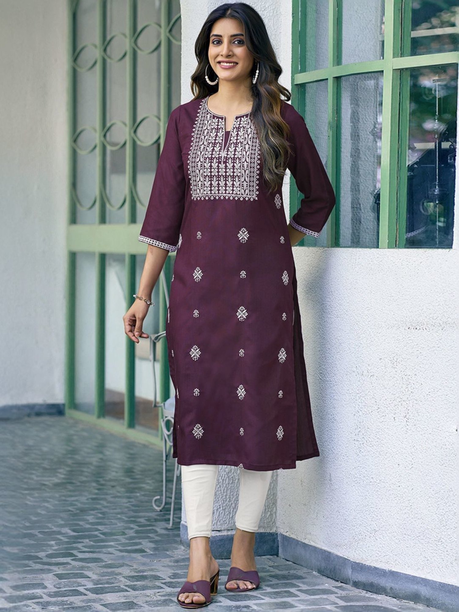 Skylee Purple Embroidered Straight Kurta