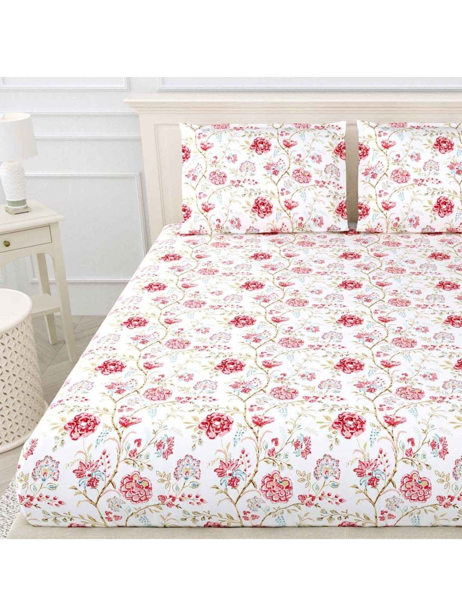 Haus & Kinder Red Cotton 186 TC King Bedsheet with 2 Pillow Covers