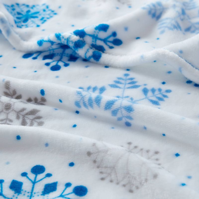 50"x60" Snowflake Printed Throw Blanket Blue - VCNY