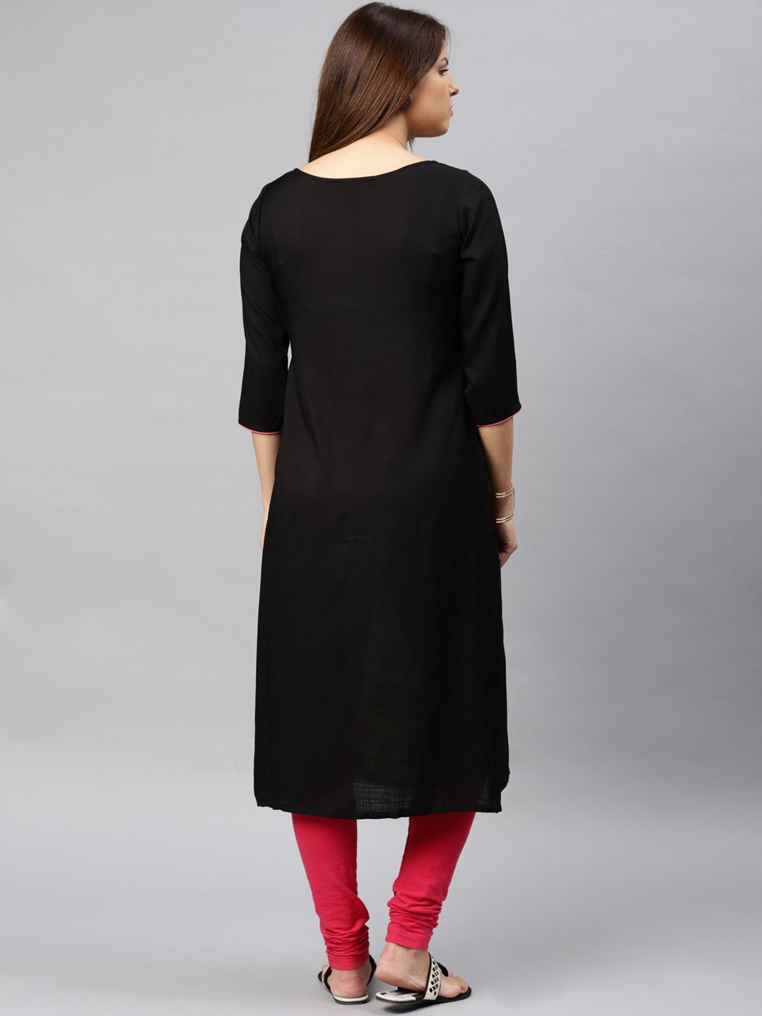 Alena Black & Green Embroidered Straight Kurta