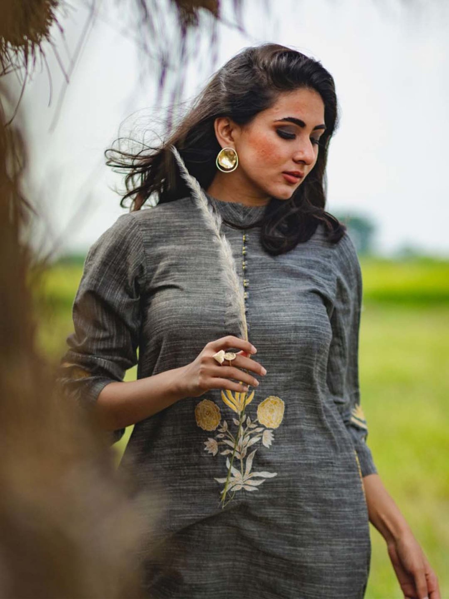 Mushio Grey Taabiir Embroidered Handwoven Slub Cotton Kurta With Pockets