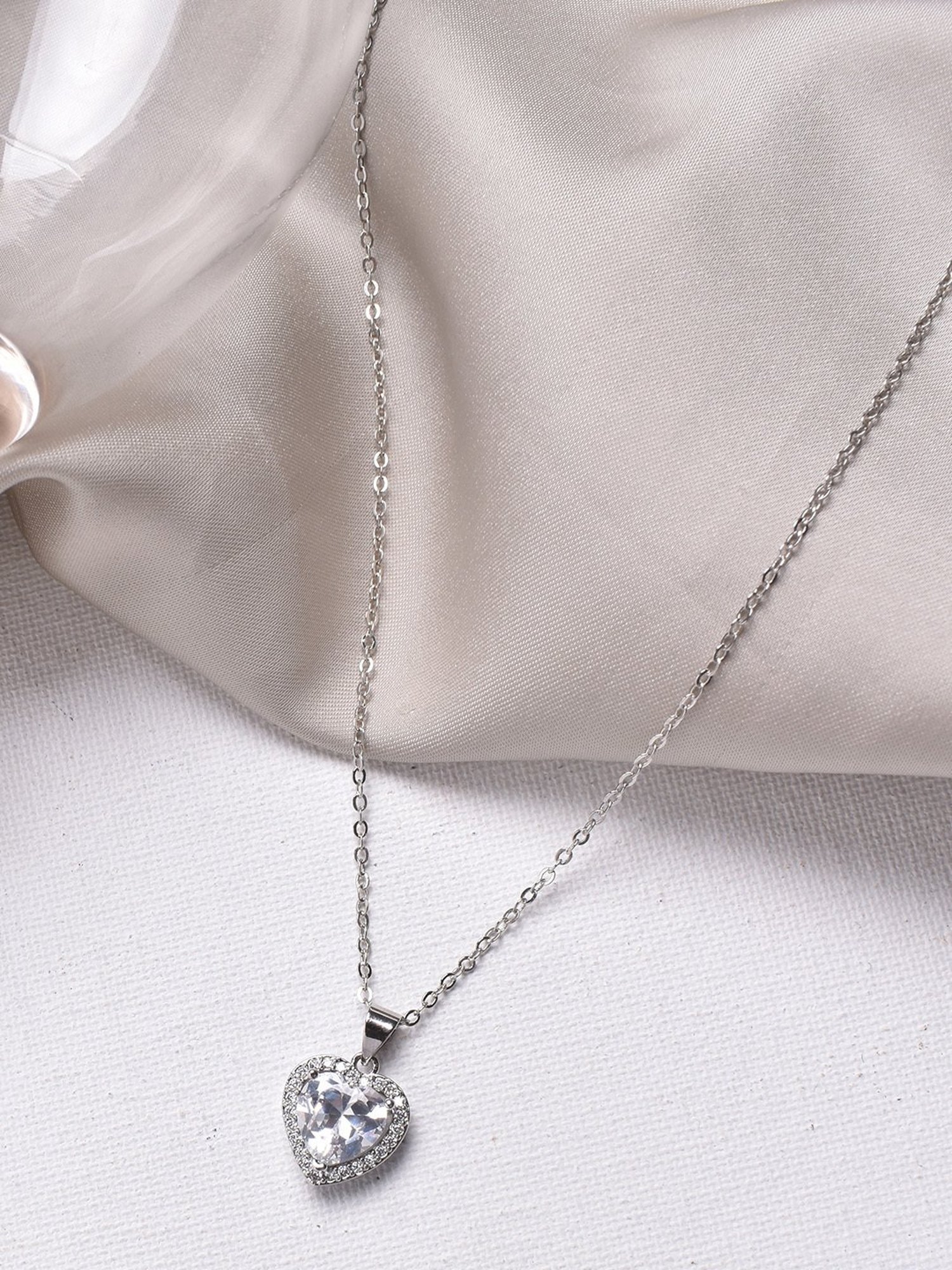 Joker & Witch Lilou Heart Silver Princess Necklaces