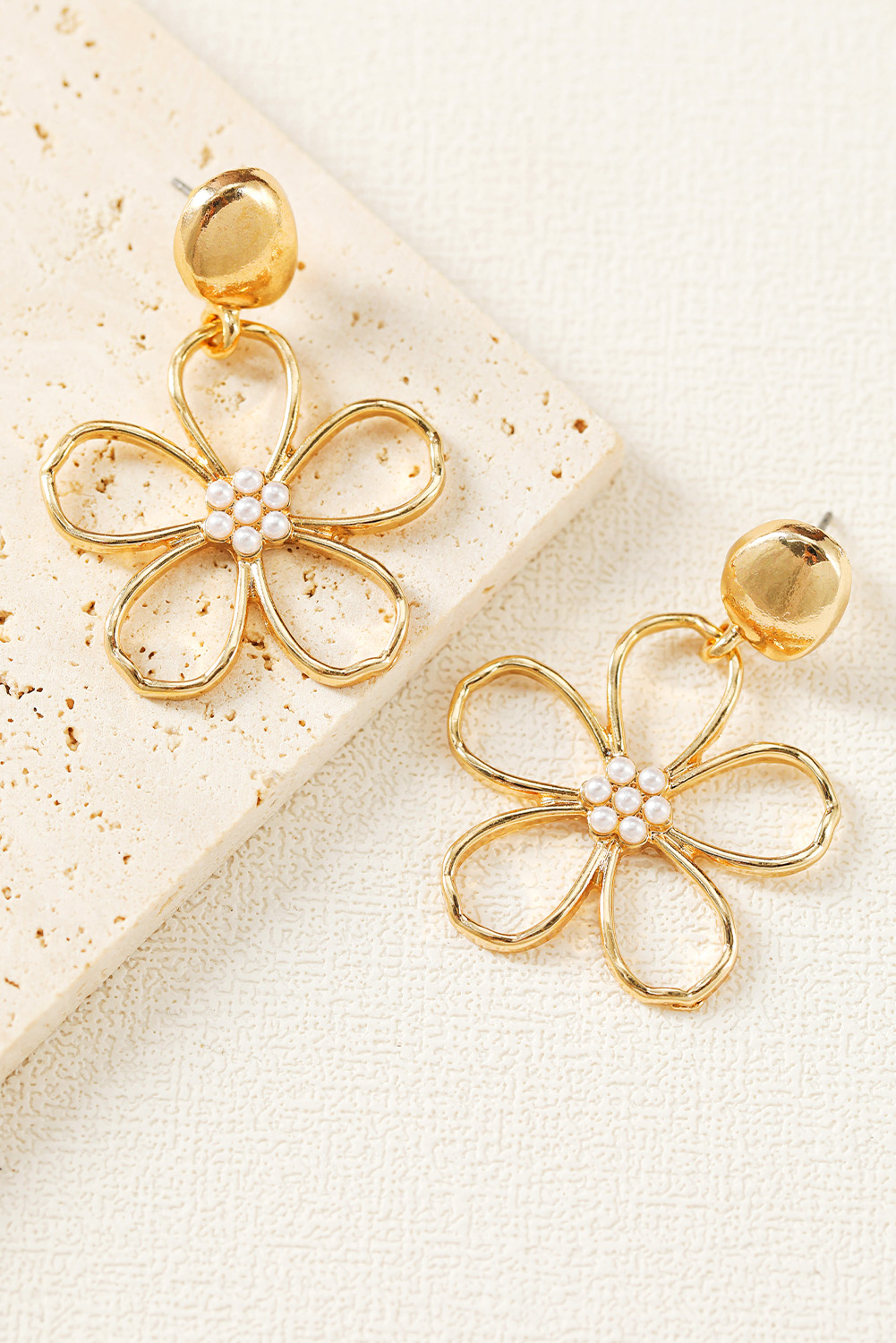 Gold Vintage Cut Out Flower Pearl Decor Stud Earrings