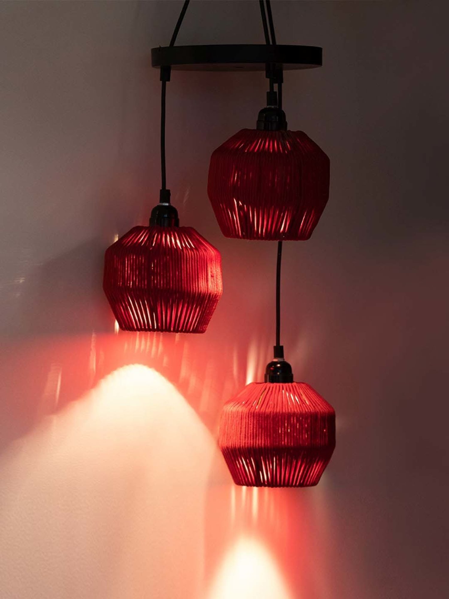 ExclusiveLane Lustres Black Iron Handwoven Adjustable Chandelier With Hanging Lamp Shades