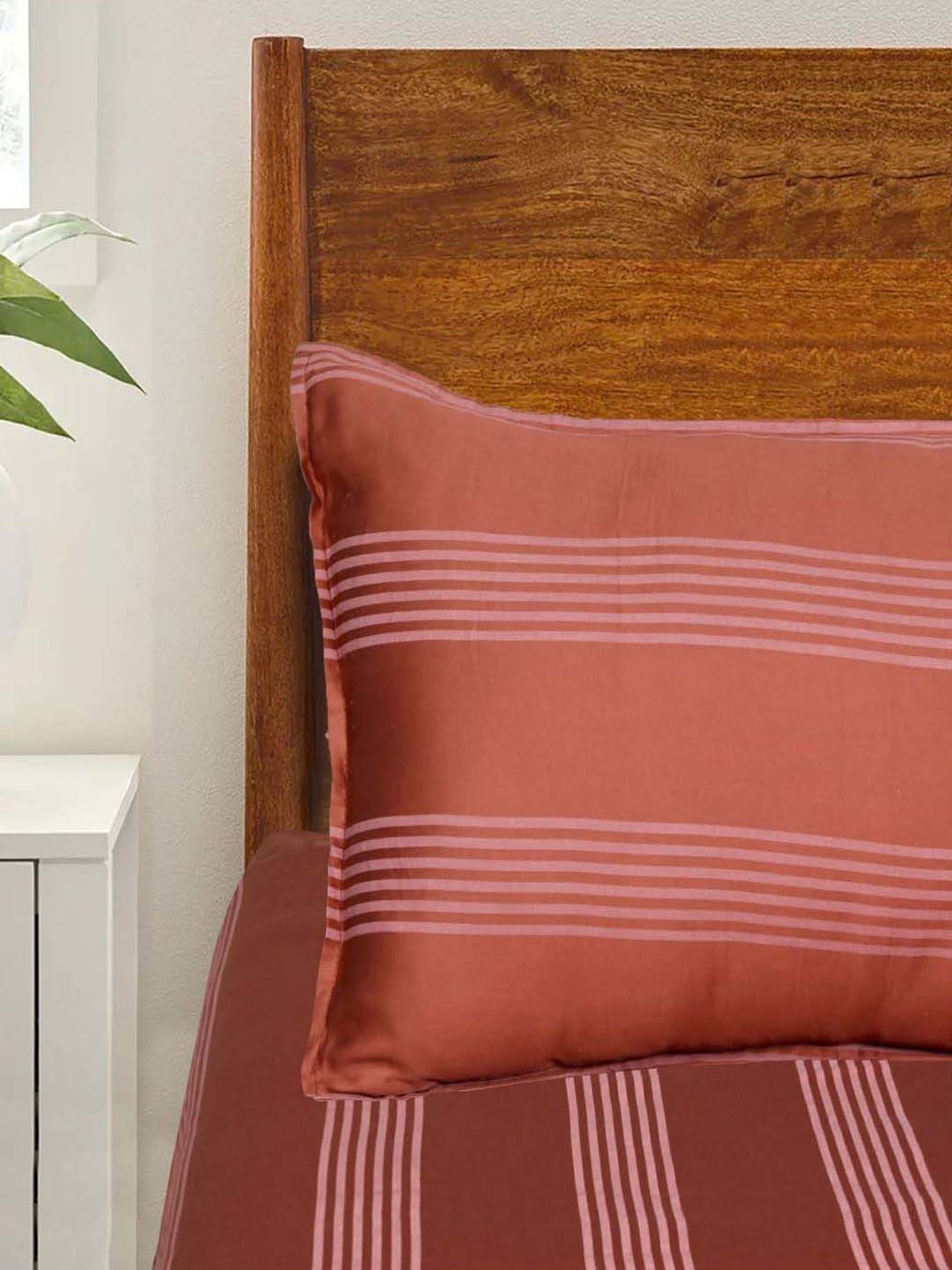 Saral Home Easy Living Rust Cotton Dhari Soft Self Pattern Queen Bed Sheet With Pillow Covers