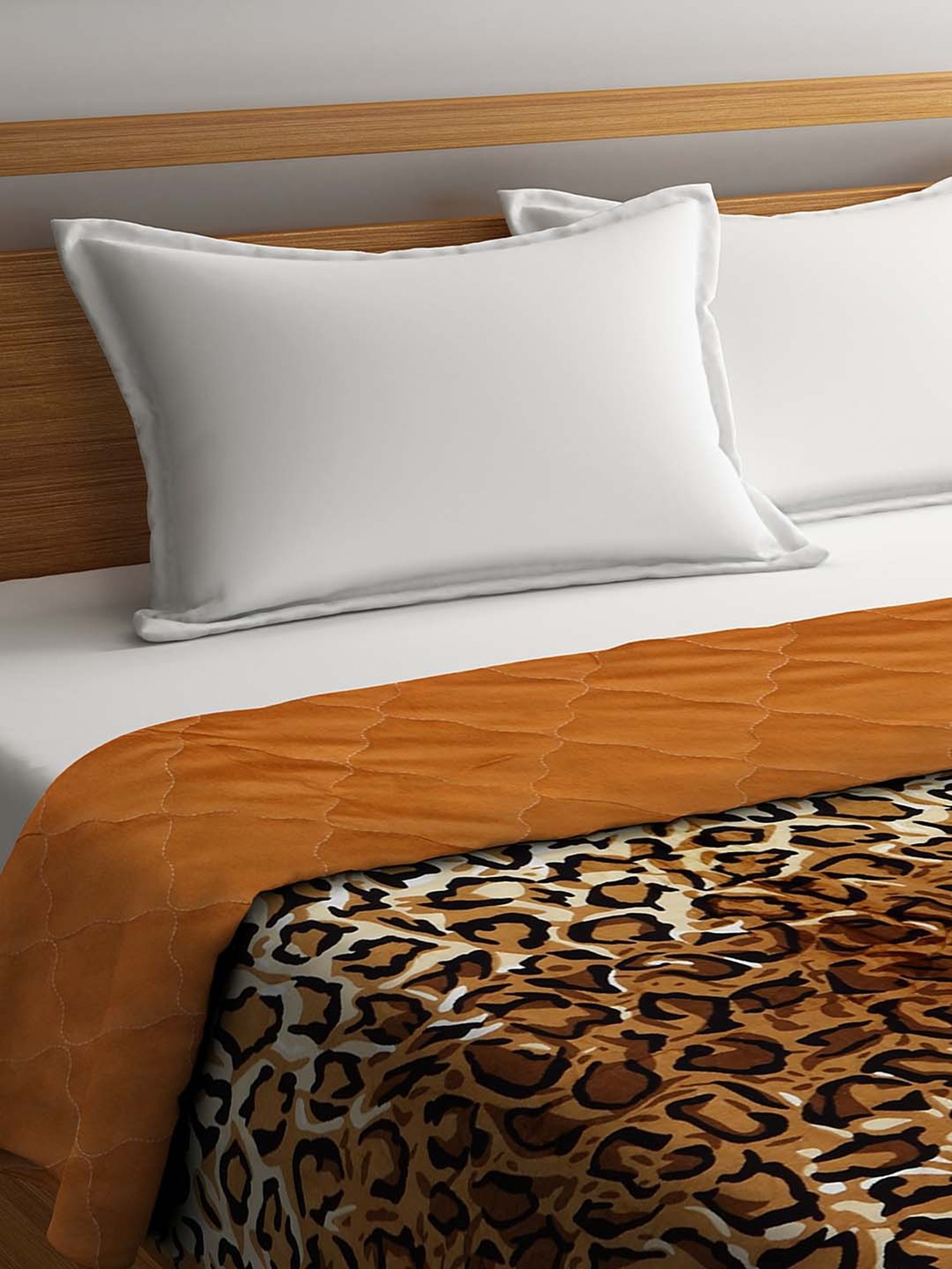 Welspun Bliss Light Silver & Blue Microfibre 120 GSM Shell Double Bed Quilt