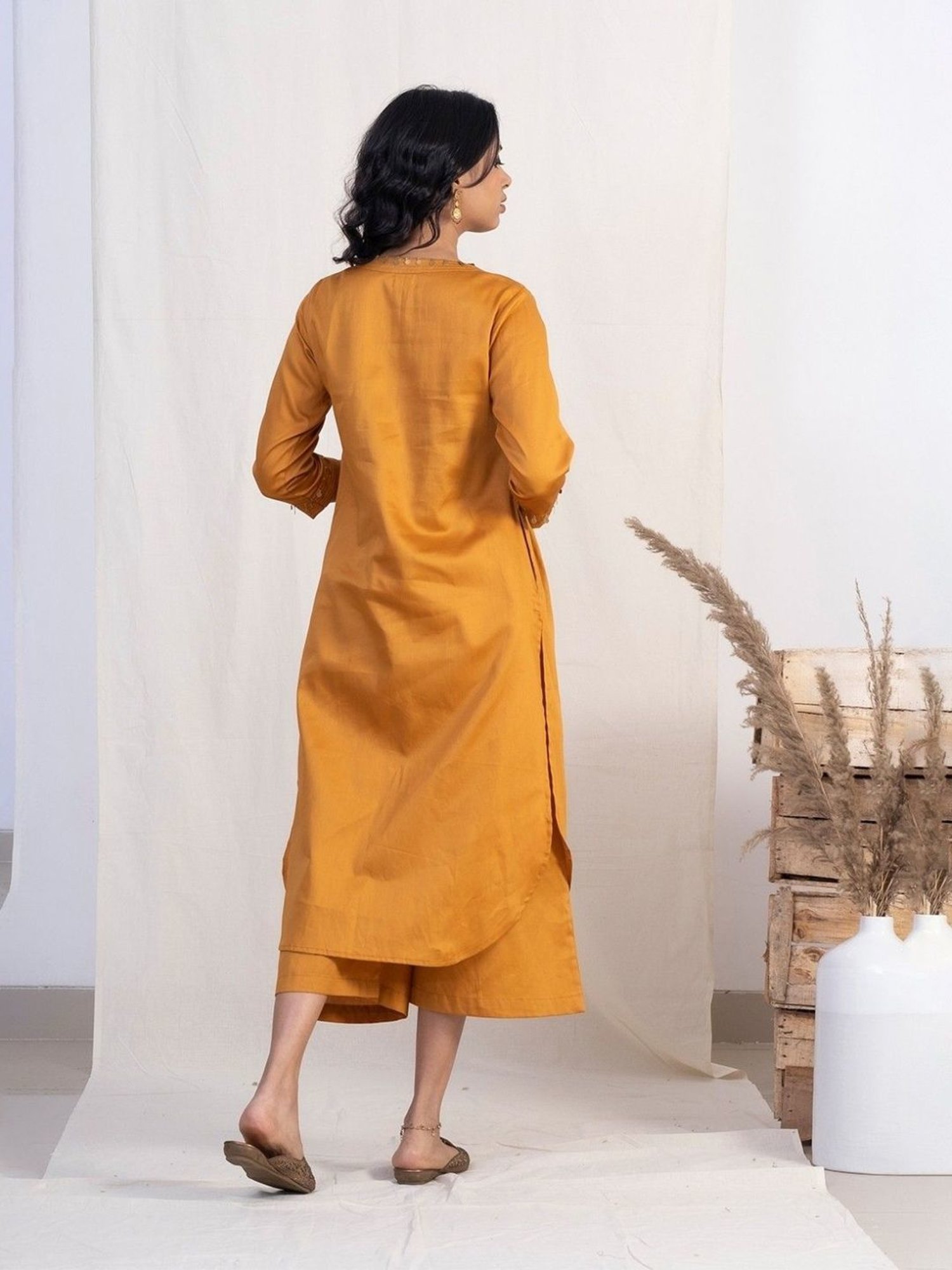 Akiso Jashn Gold V Neck Full Pleated Kurta