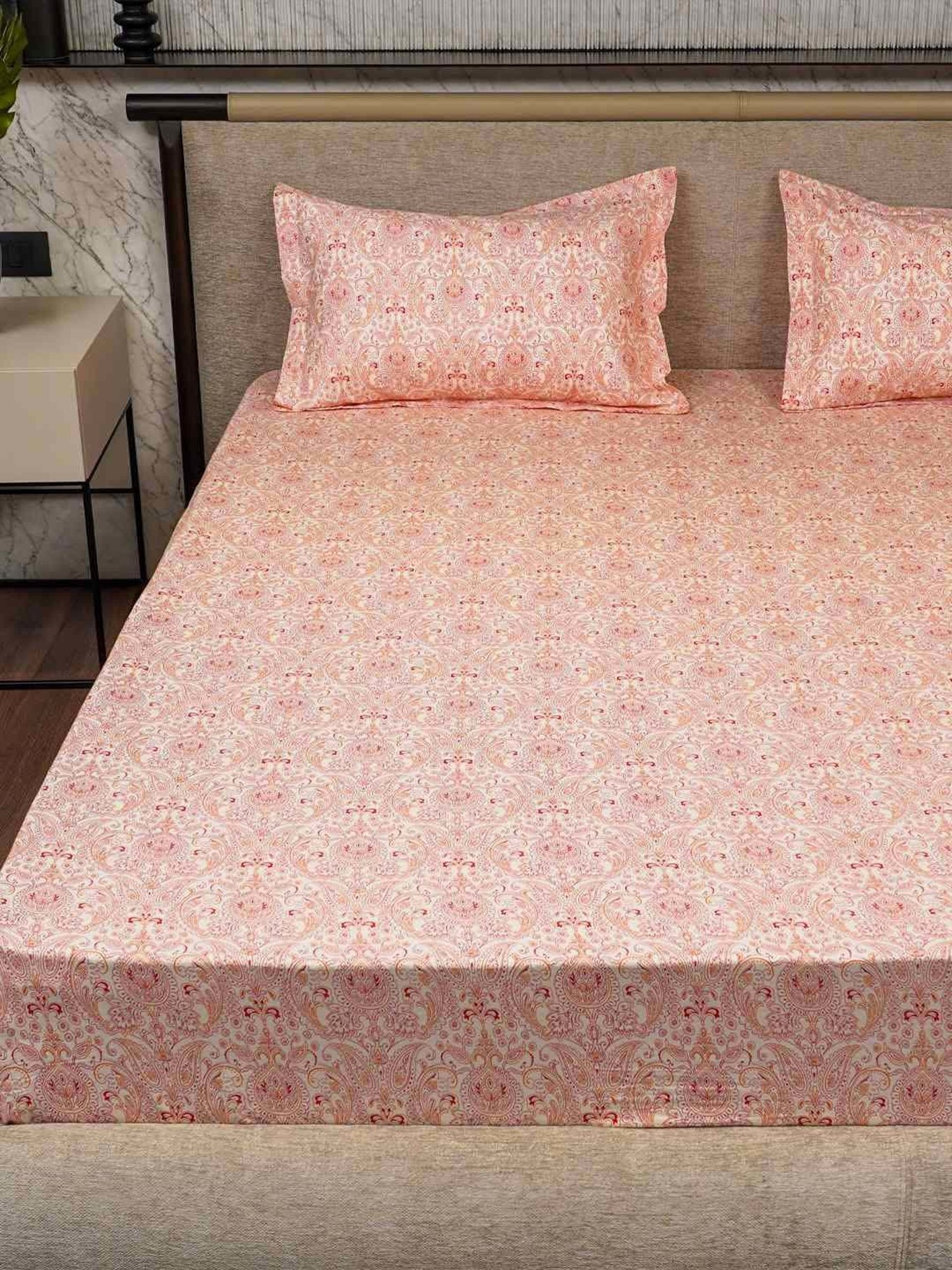 Urban Space Serene Pink Cotton 200 TC King Fitted Bedsheet With Pillow Covers