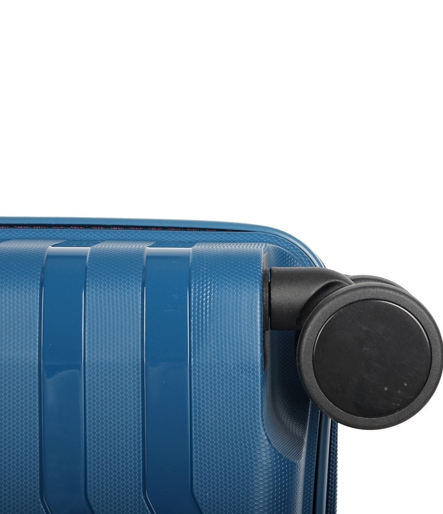 Pathfinder Resort Collection 28#double; Hardside Spinner