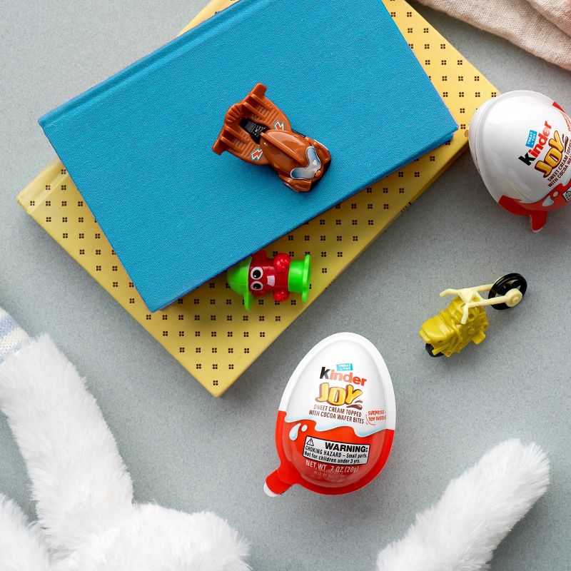 Kinder Joy Sweet Cream Topped with Cocoa Wafer Bites Chocolate Treat + Toy - 6ct