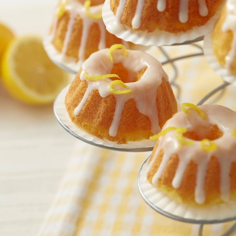 Wilton 12 Cavity Non-Stick Mini Fluted Tube Pan