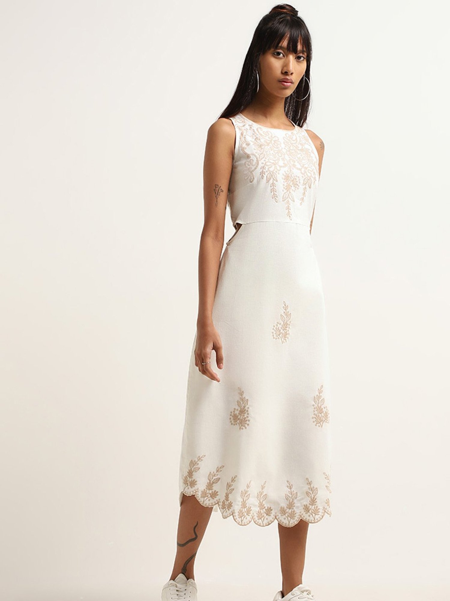 Bombay Paisley by Westside White Blended Linen Scallop Dress