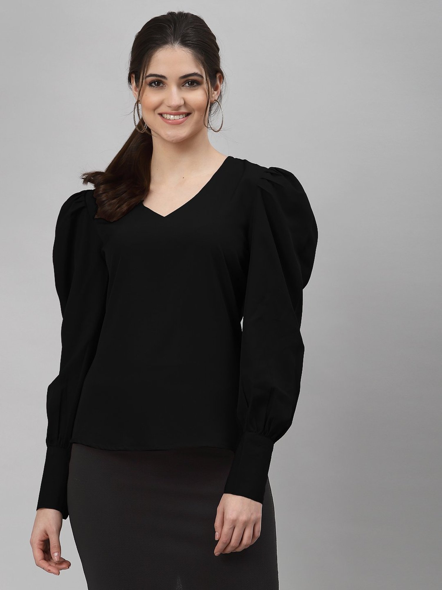 NEUDIS Black V Neck Top