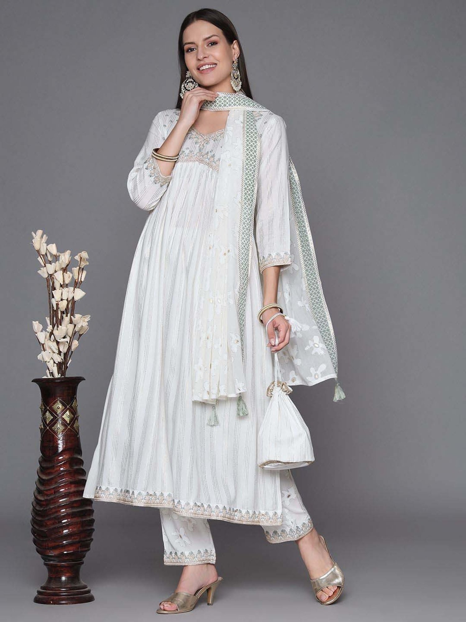 Heeposh White Embroidered Kurta Pant Set With Dupatta