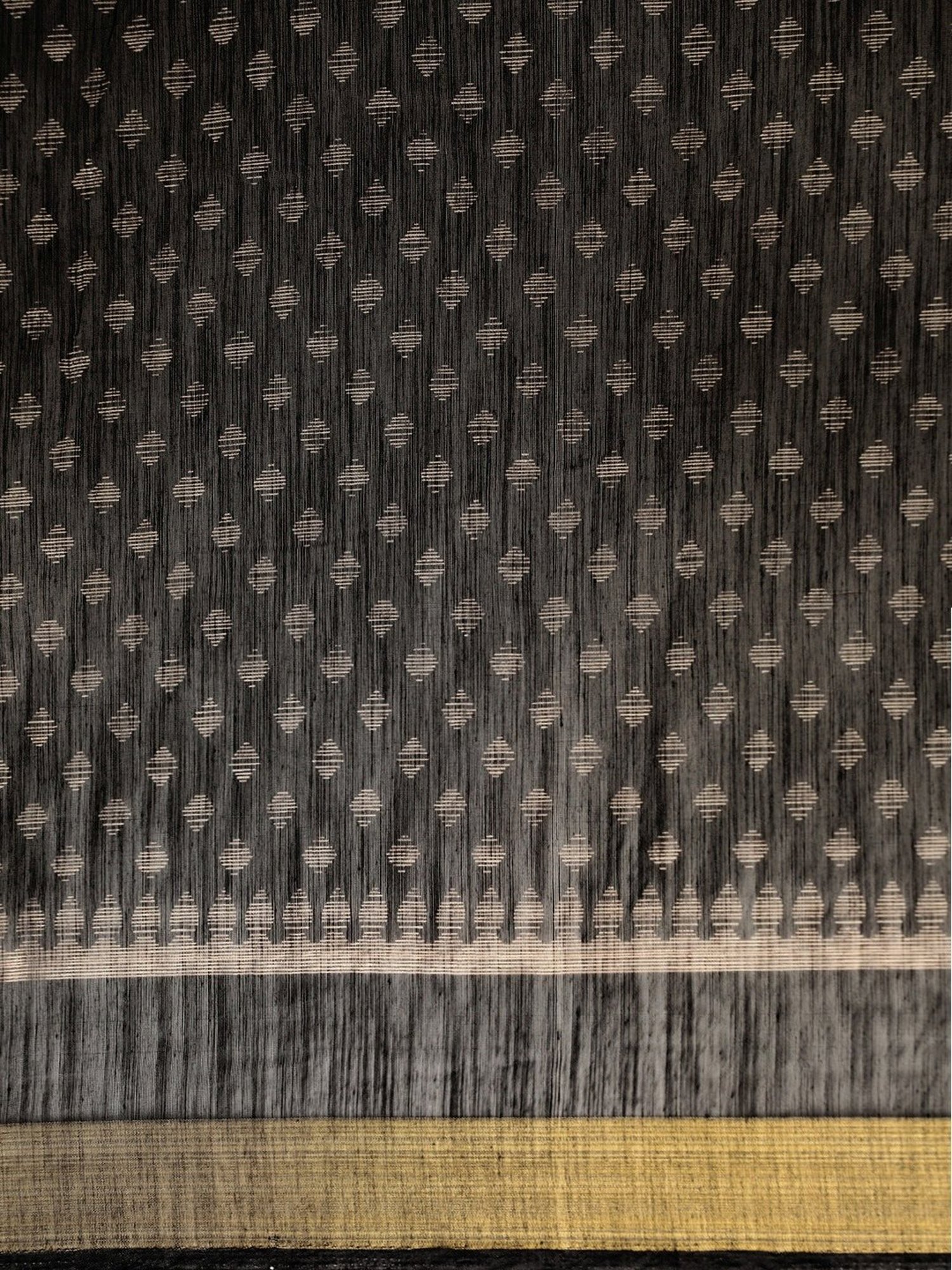 Vaamsi Black Printed Saree With Unstitched Blouse